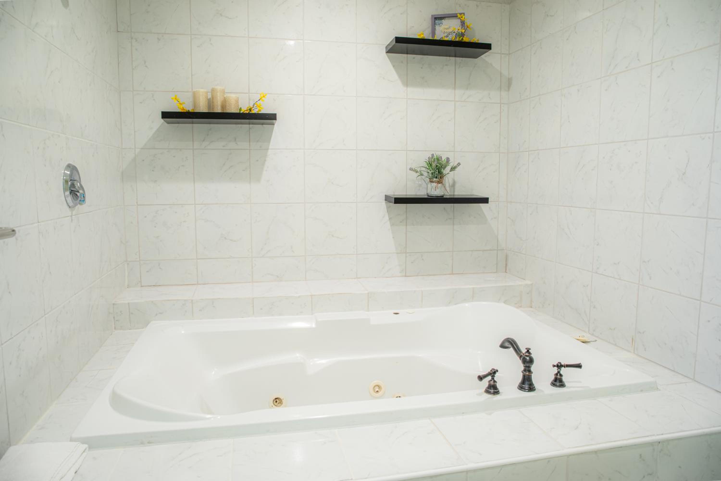 Newly Renovated Red Roof Inn & Suites Hinesville with breakfast, Zdjęcie 14