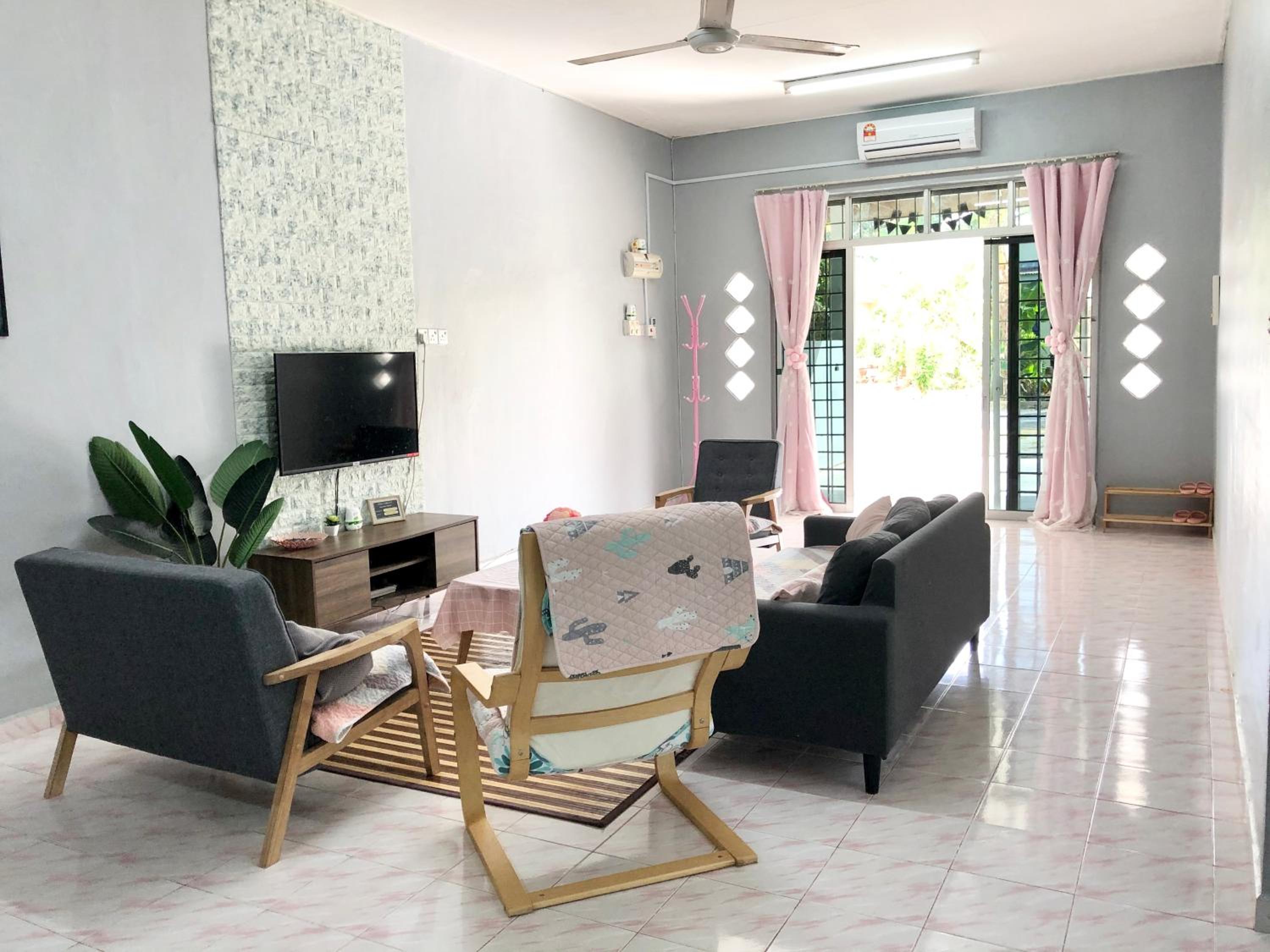Deena Homestay (Utan Aji) photo 2