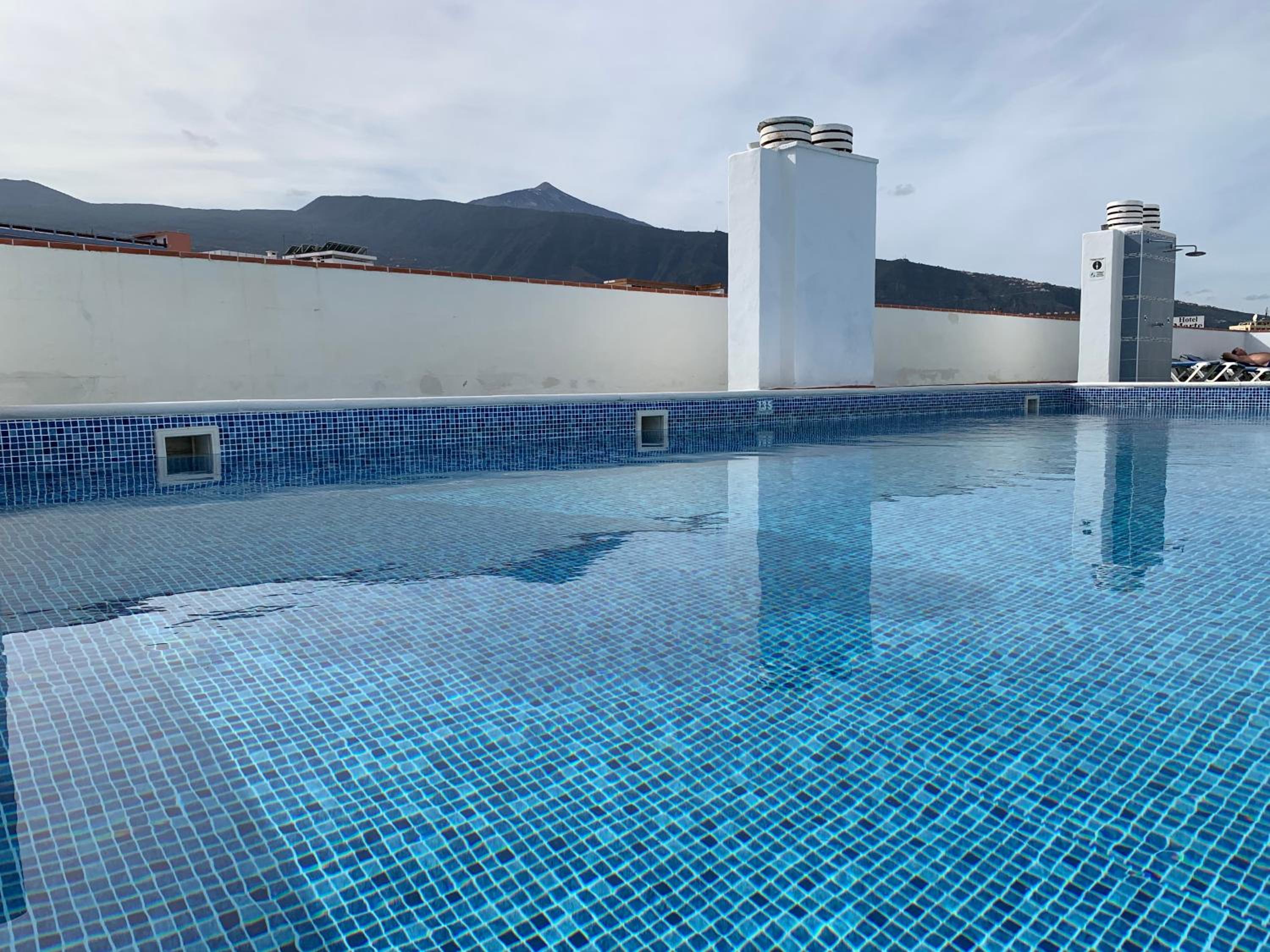 Estudio Ático Sol y Playa piscina
