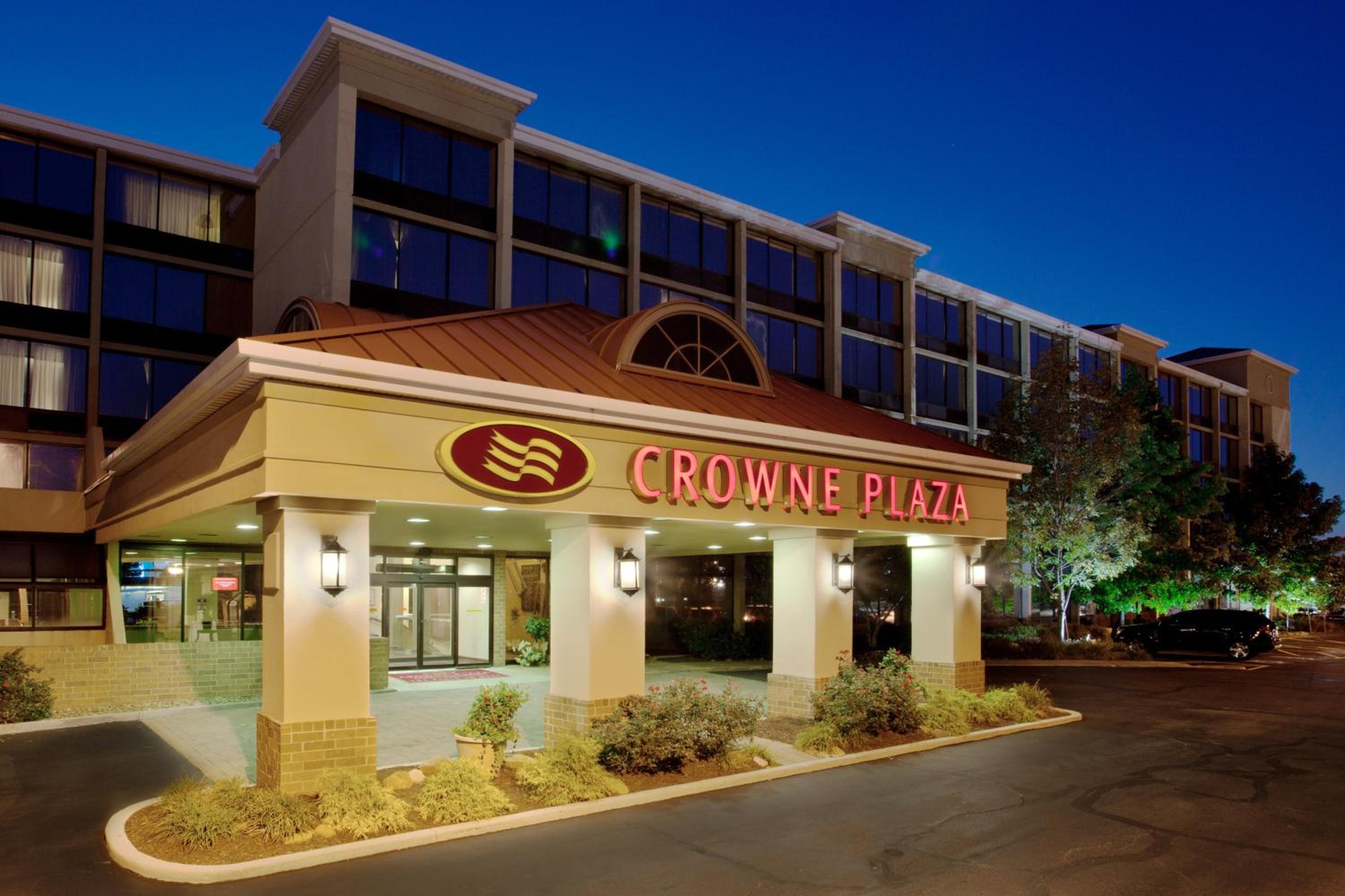 Hotel Crowne Plaza Cleveland Airport By Ihg