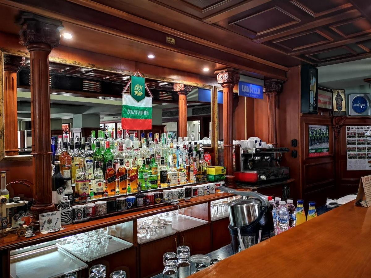 bar