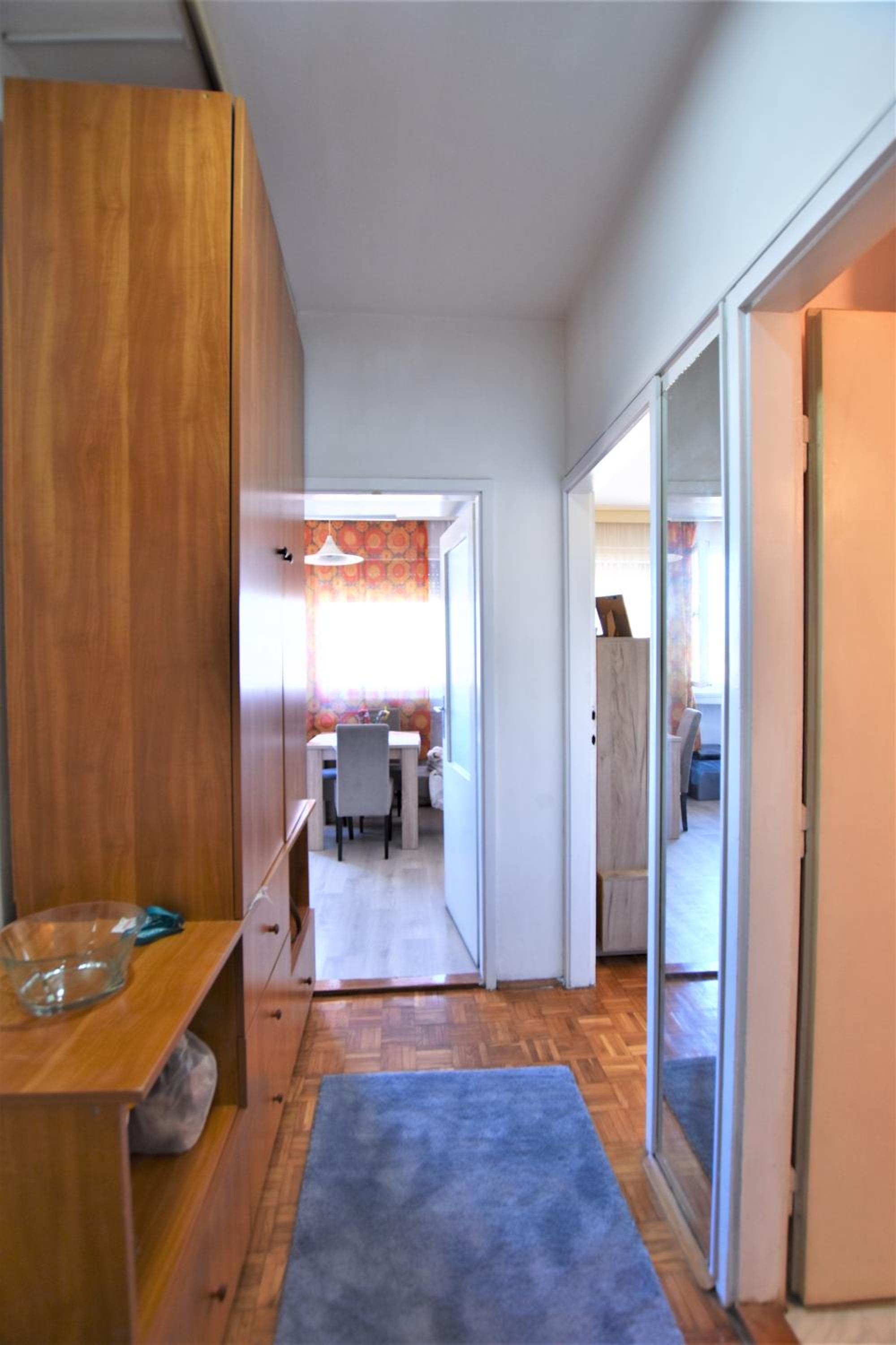 Autokomanda Apt. with Beautiful View near Center! view 2
