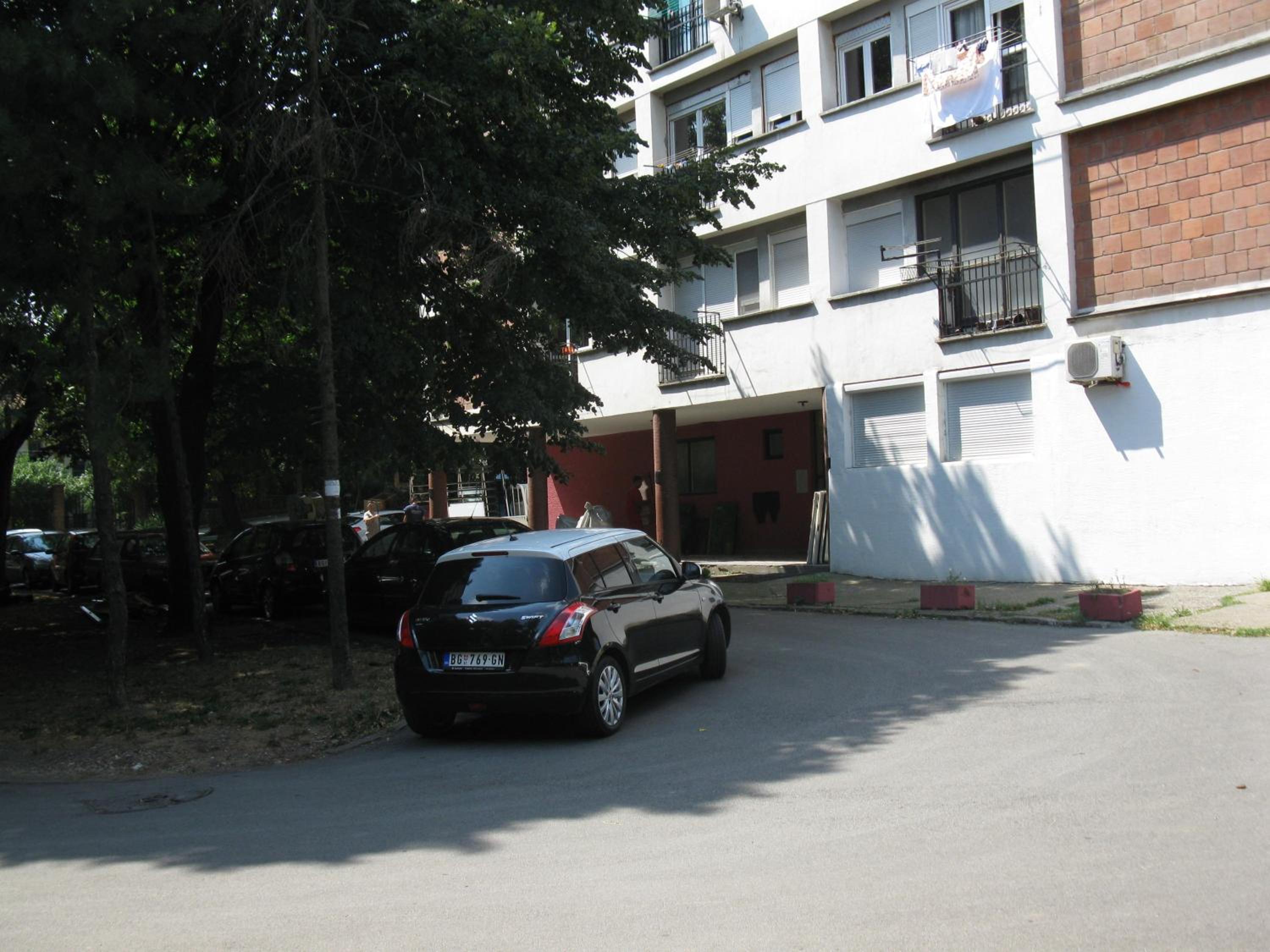 Autokomanda Apt. with Beautiful View near Center! view 3