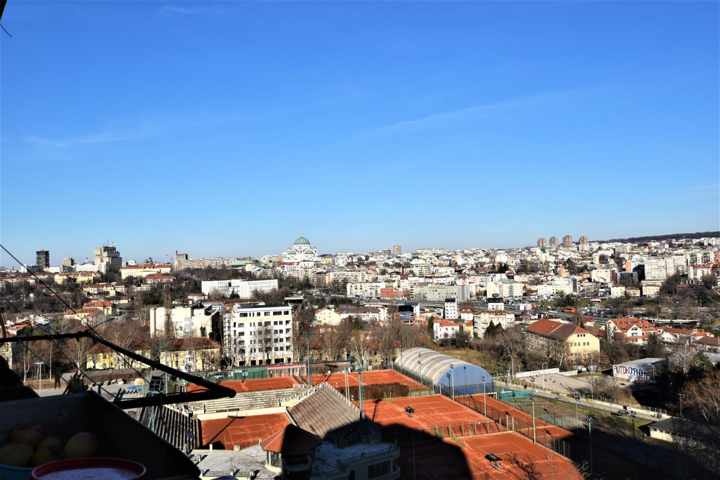 Autokomanda Apt. with Beautiful View near Center! view 5