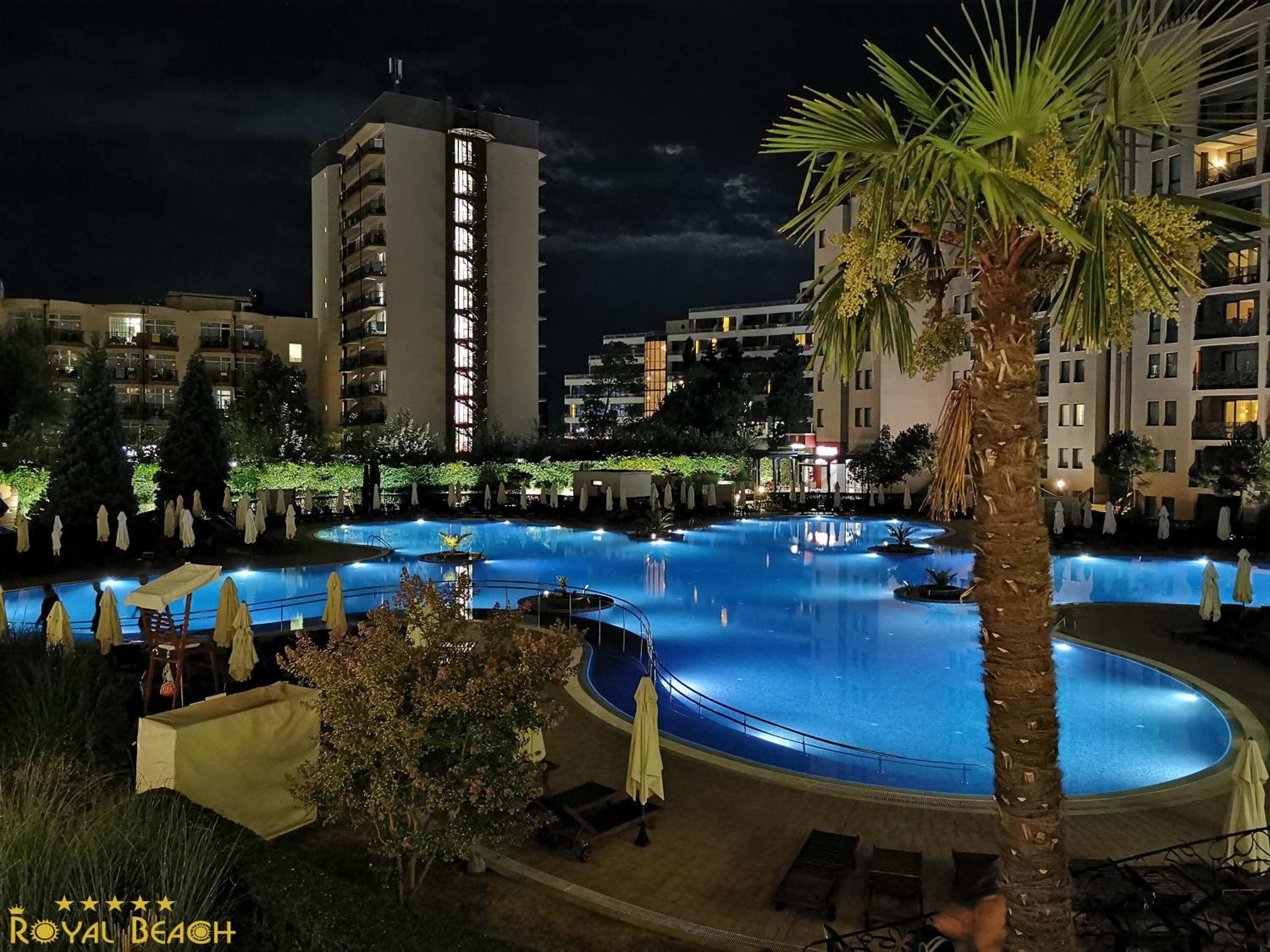 ROYAL BEACH HOTEL apartment