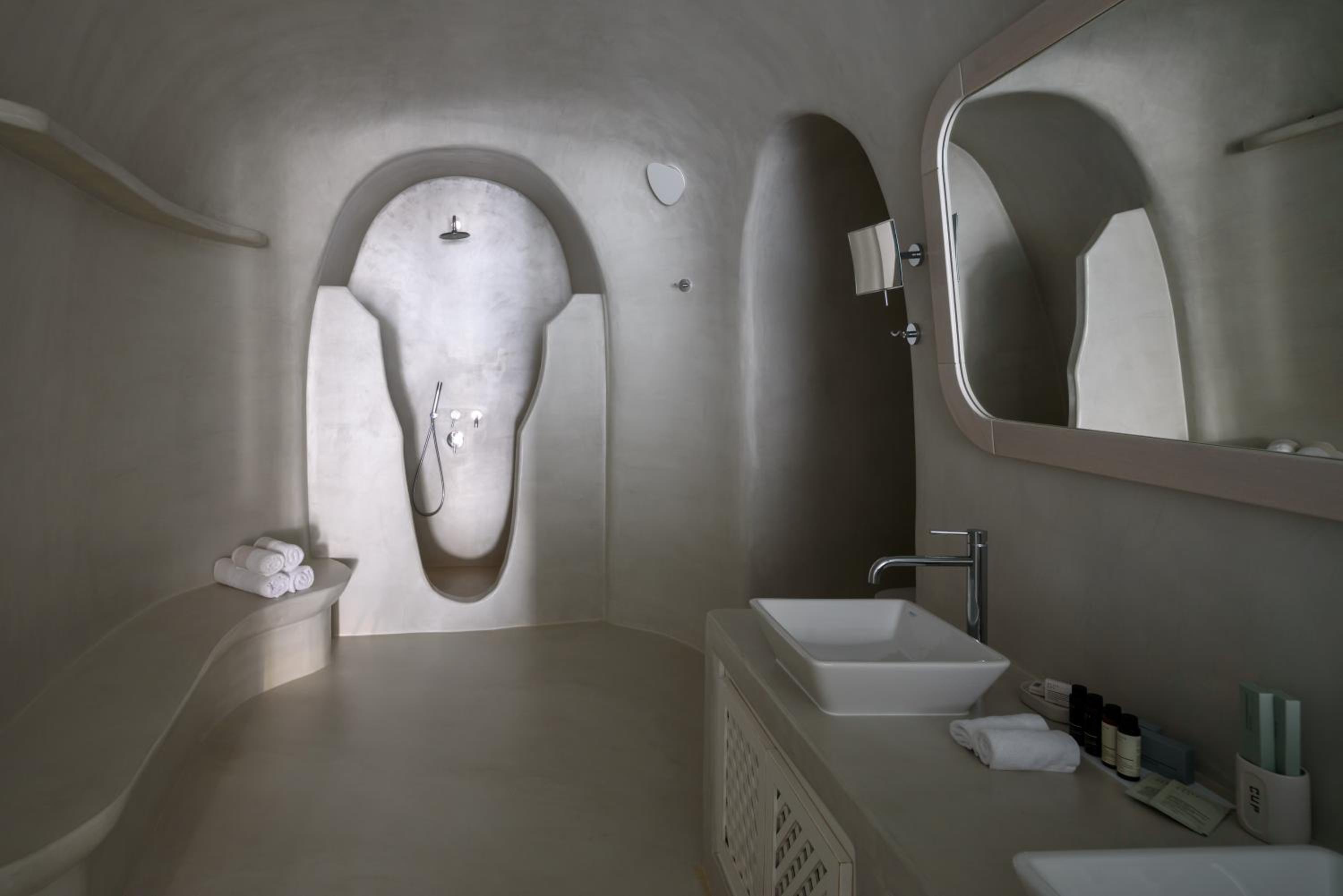 Oia Vacations - Thirea Suites - Property Image 5