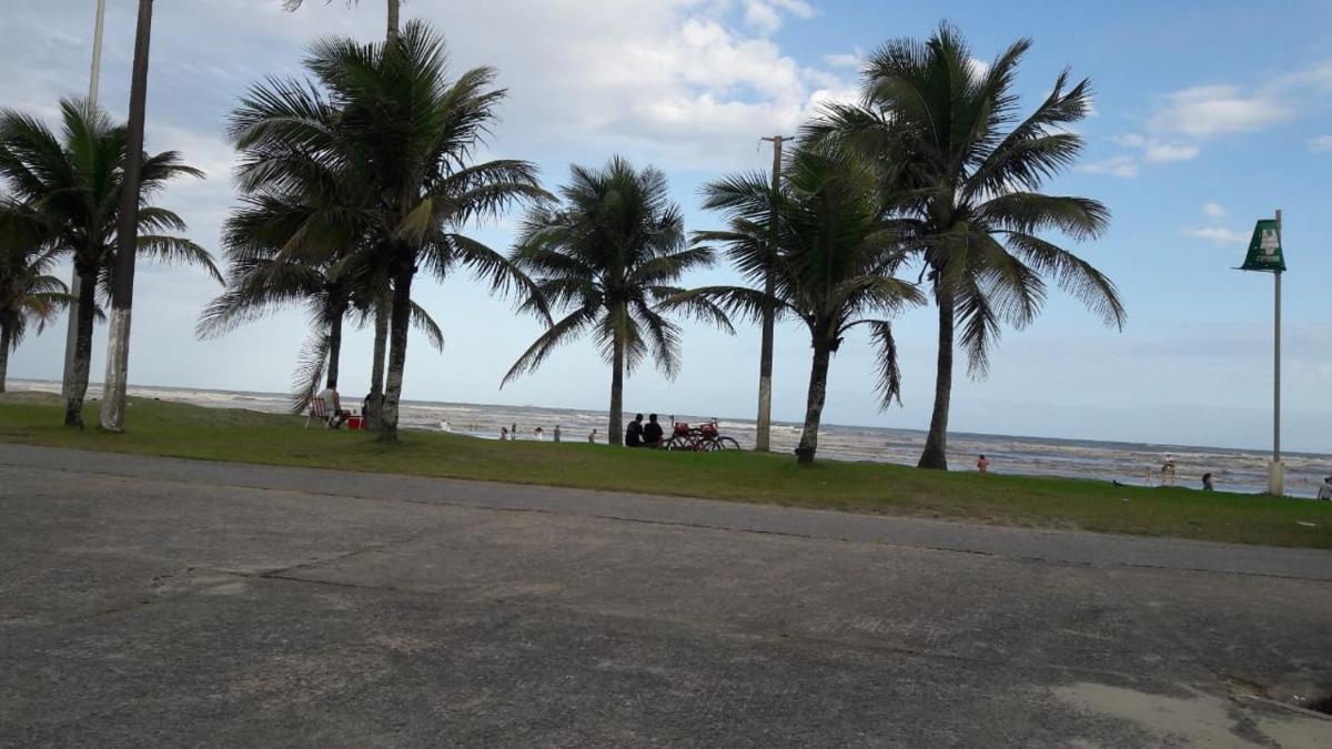 Casa na quadra da Praia de Peruíbe