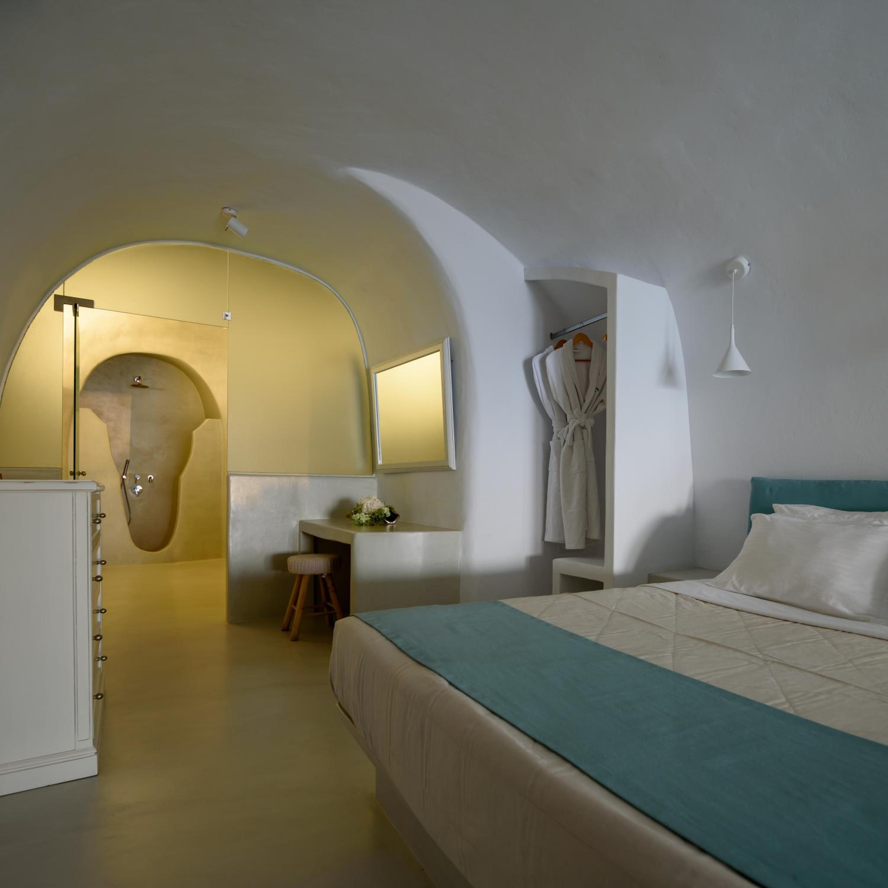 Oia Vacations - Thirea Suites - Property Image 6