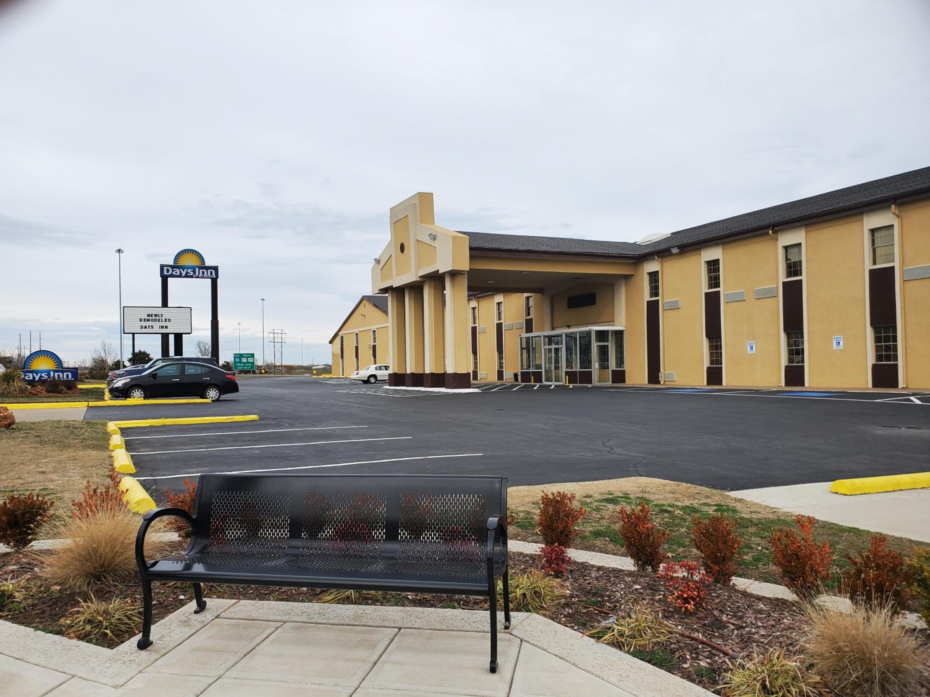 Lawton Vacations - Days Inn by Wyndham Lawton - Property Image 2