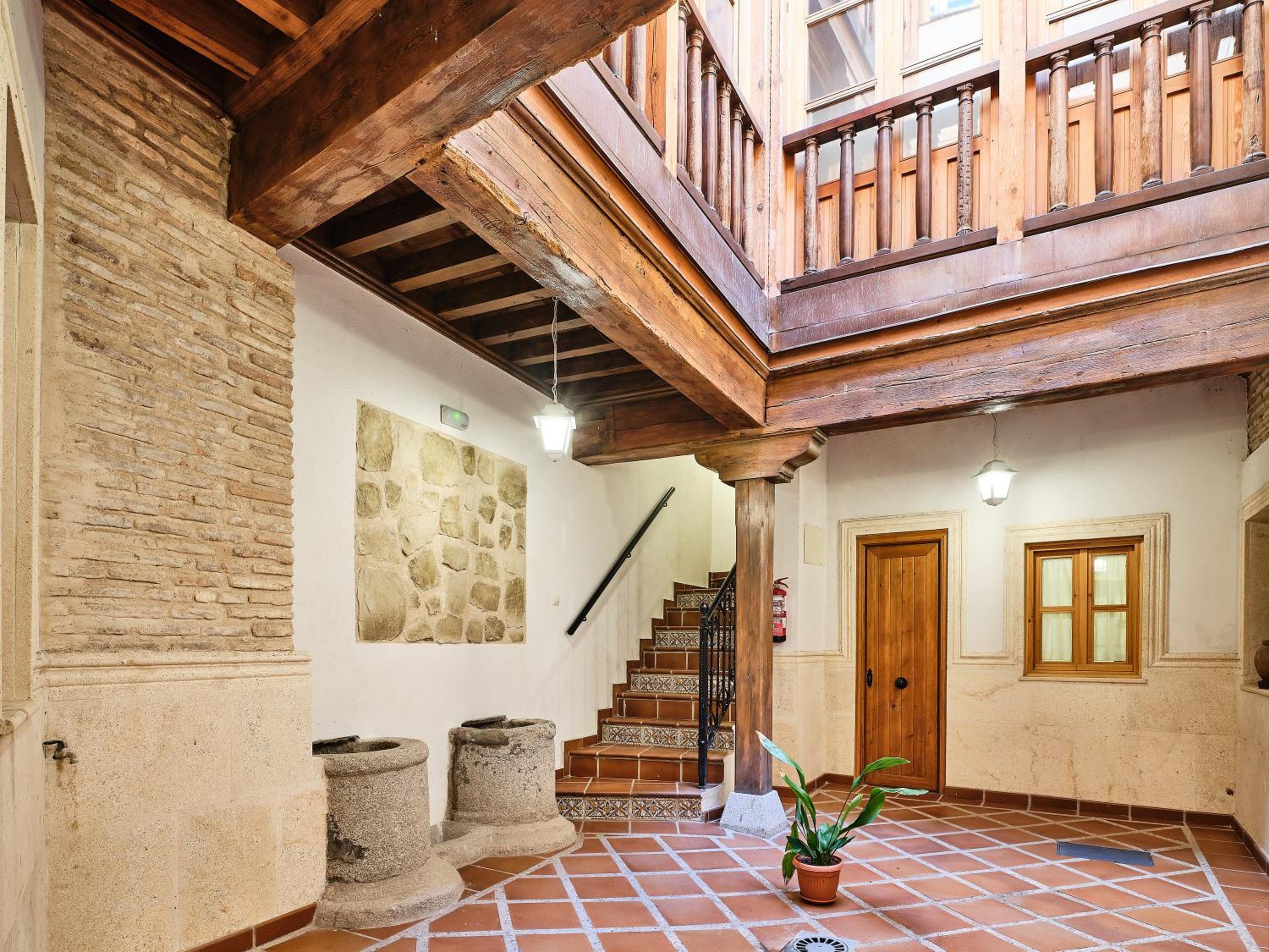 La Casa del Lirón by Toledo AP