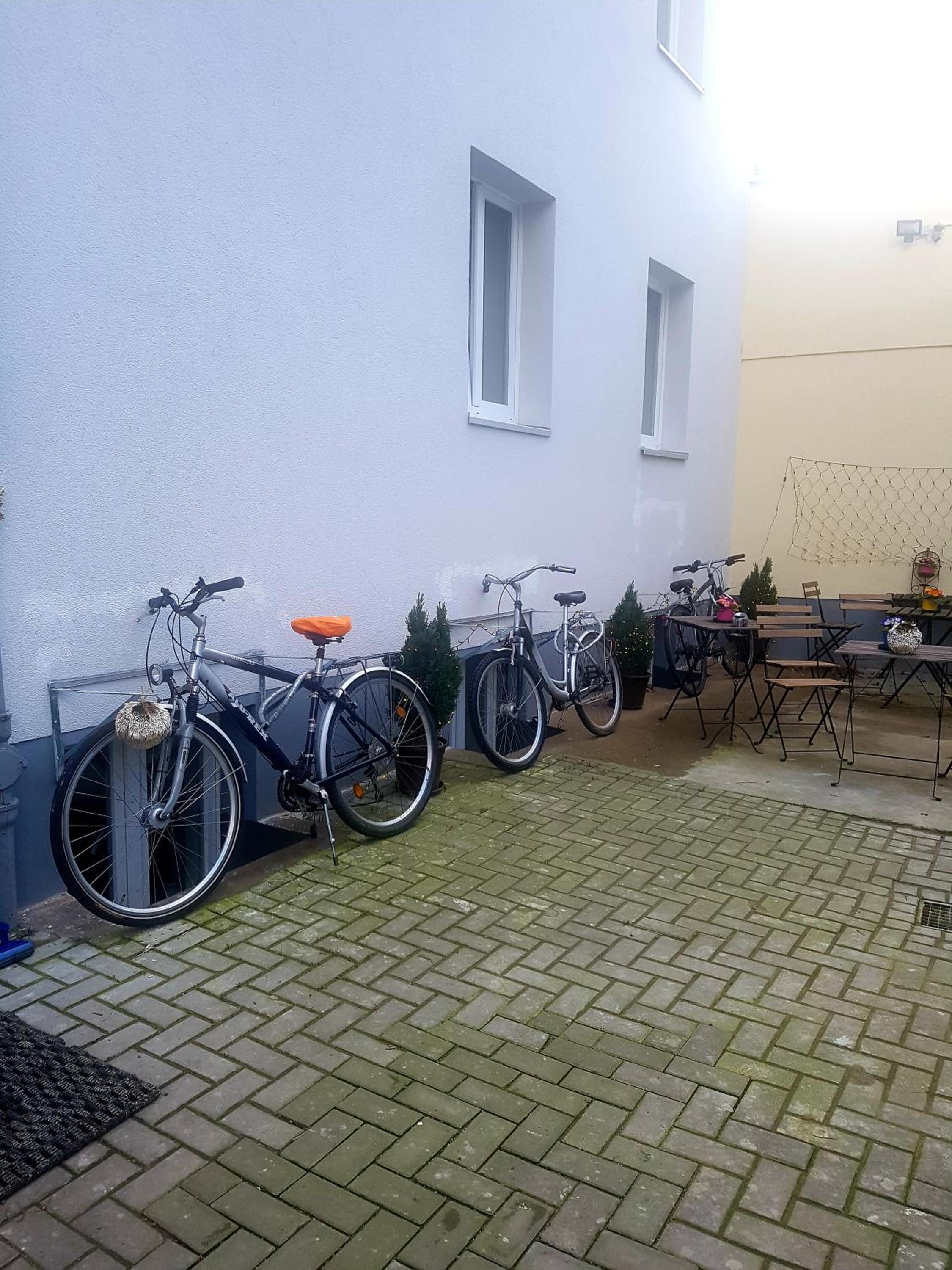 New Hostel Berlin Mitte FREE SNACK hot tea and coffee