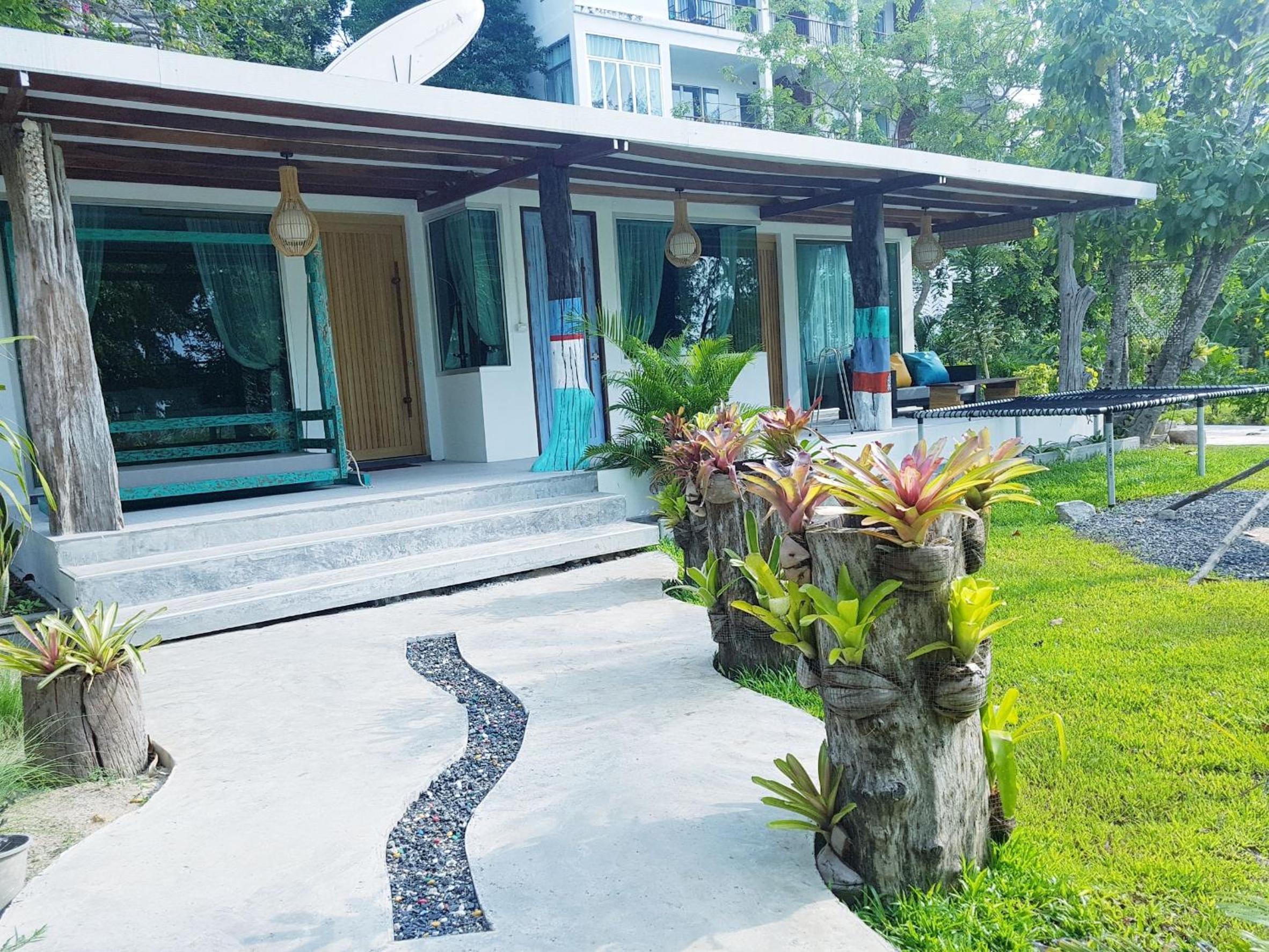 Hotel In Touch Resort - Image 1