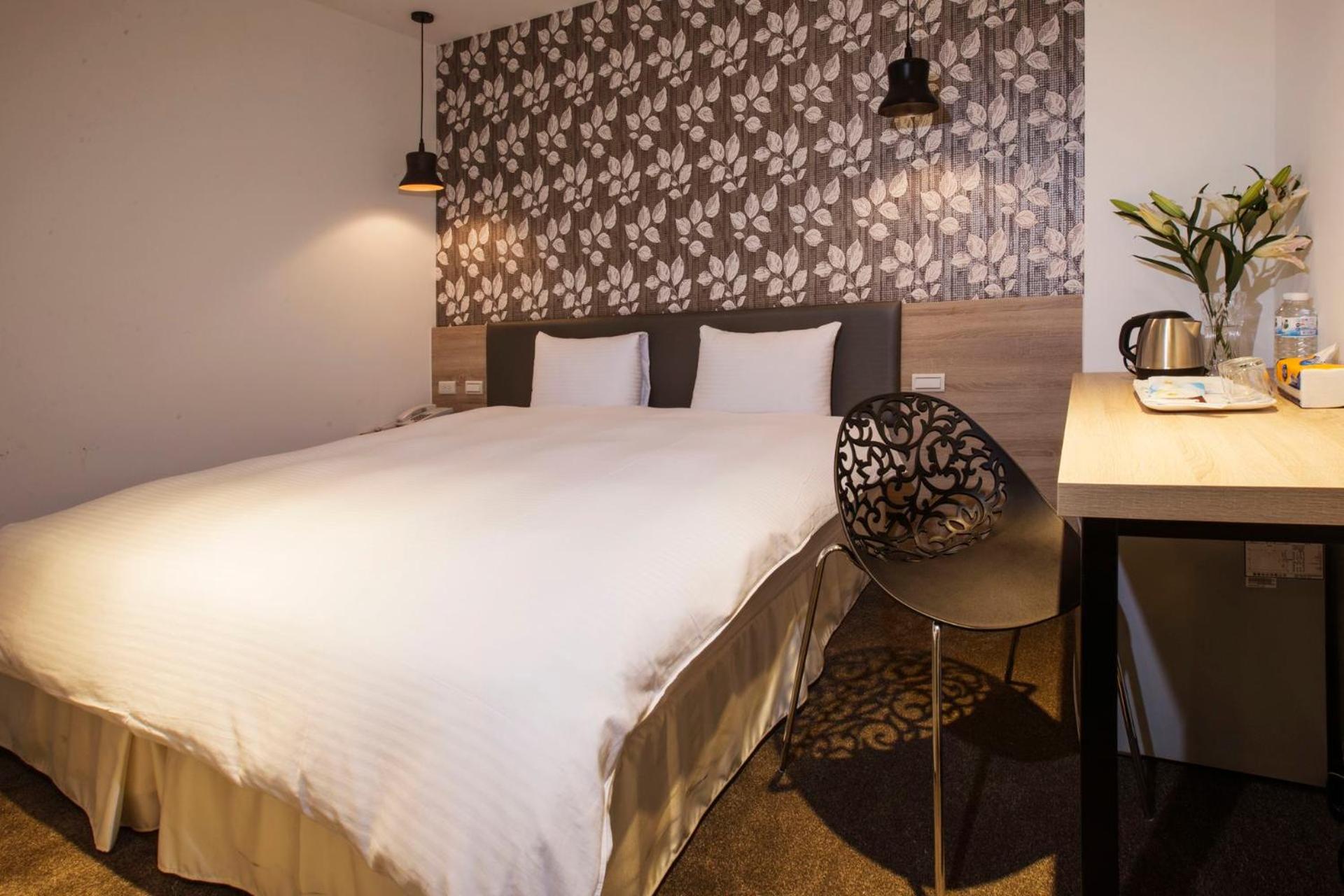 Queens Hotel II