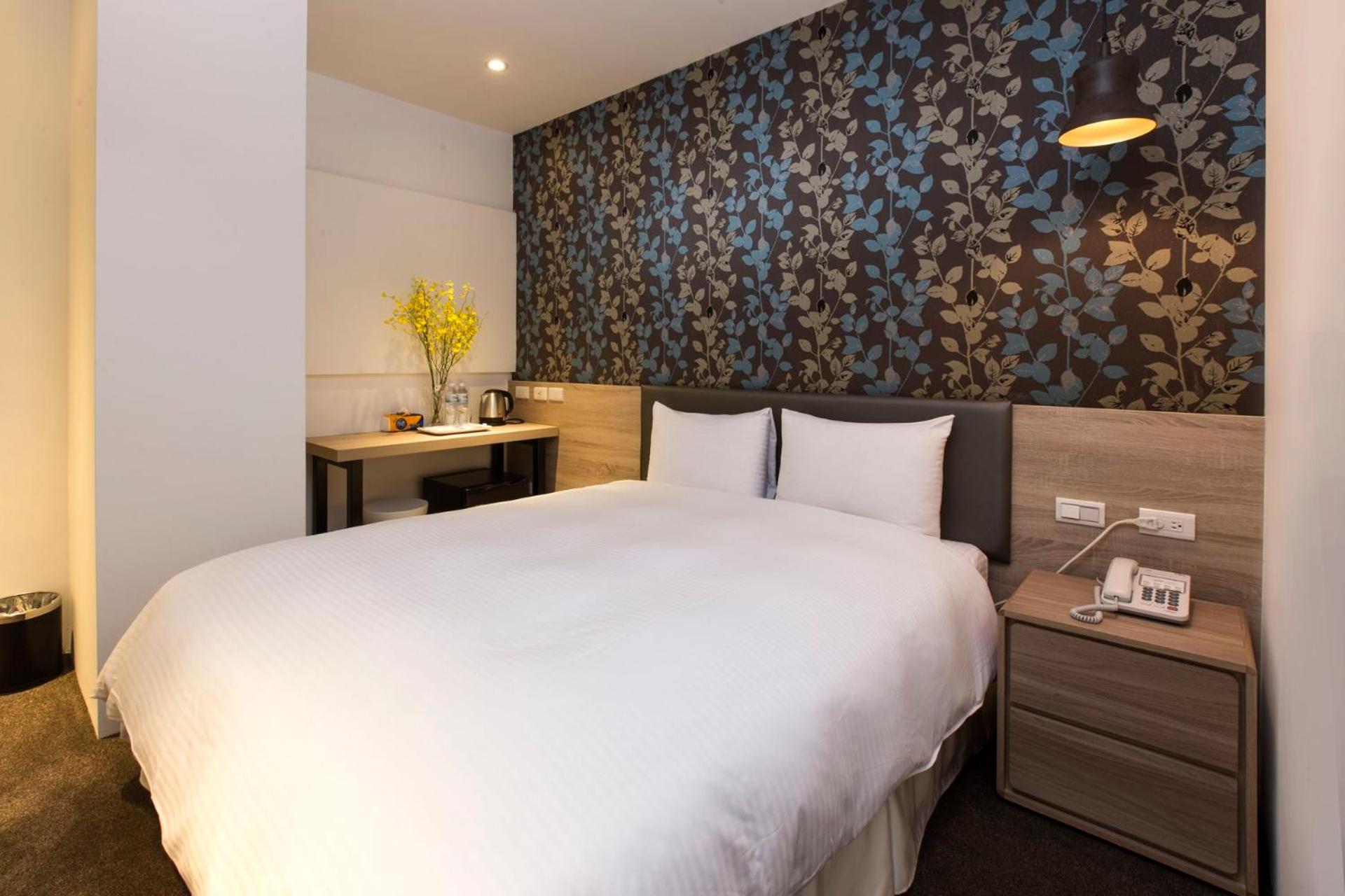 Queens Hotel II