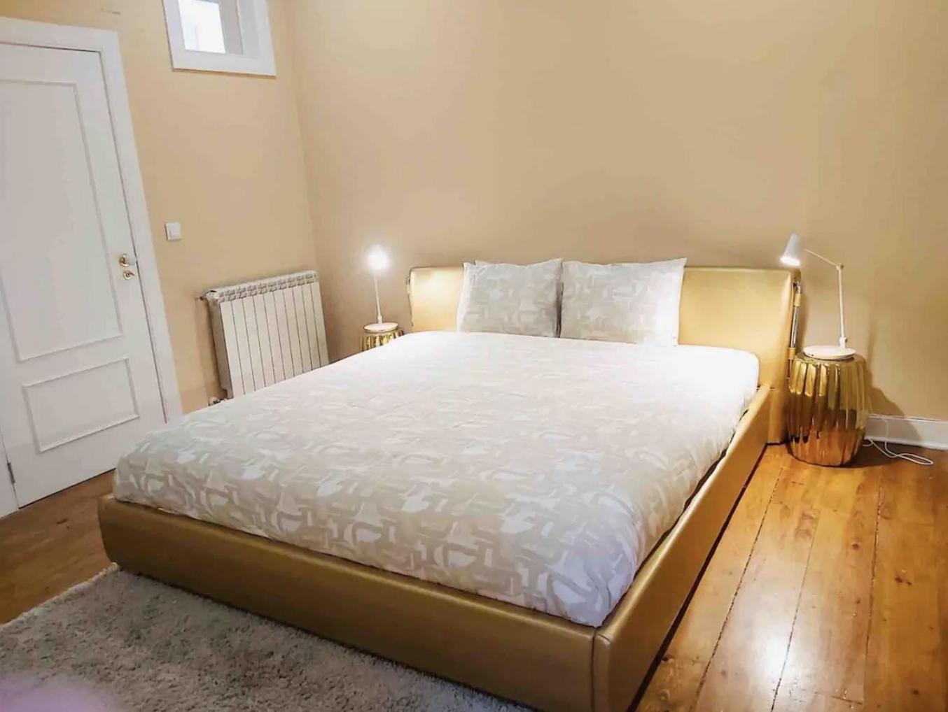 Charming 4 bedroom apartment in Chiado view 2