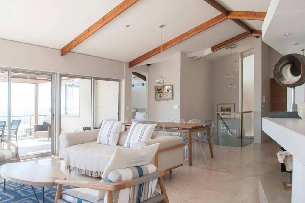 Clifton 3rd Beach house - Breathtakingly Beautiful Views!