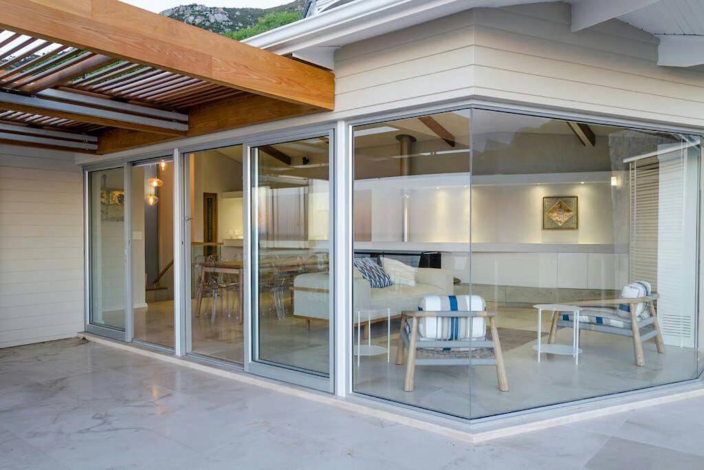 Clifton 3rd Beach house - Breathtakingly Beautiful Views!