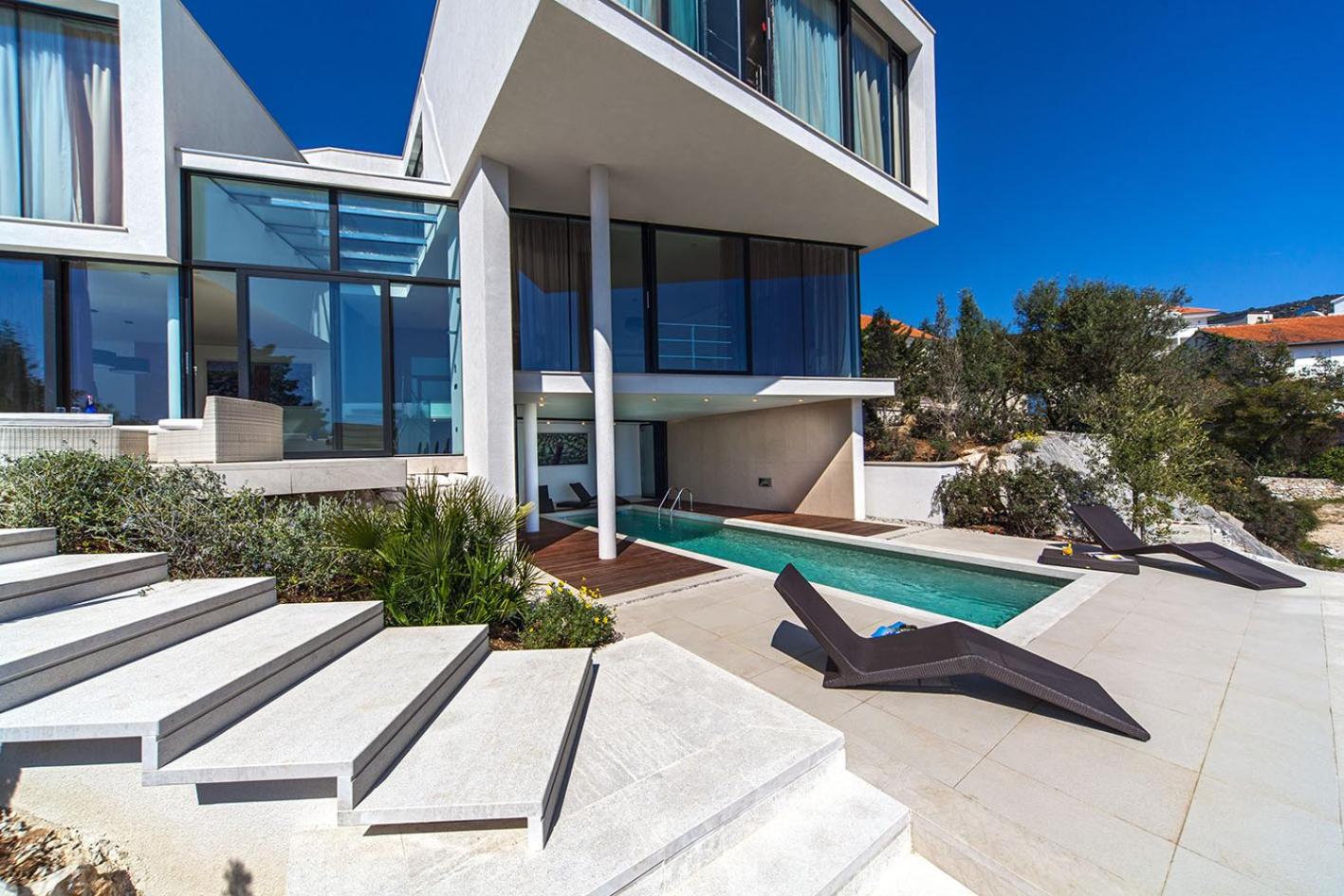 Golden Rays Luxury Villas & Apartments