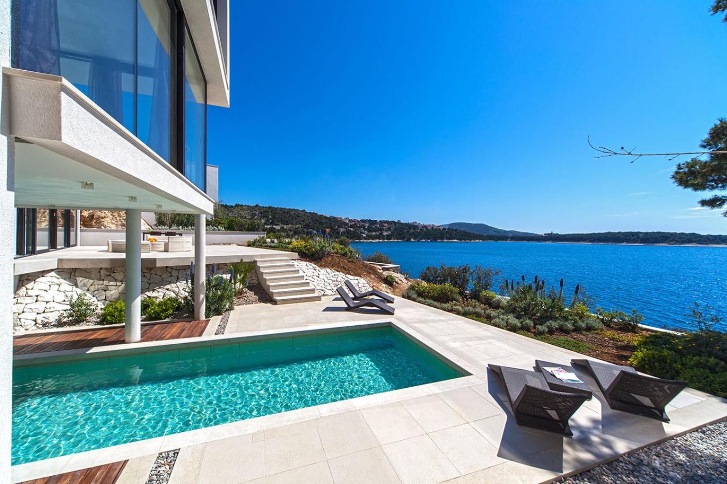 Golden Rays Luxury Villas & Apartments