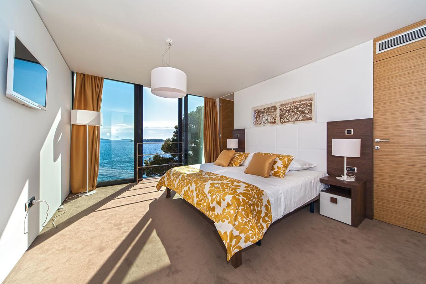 Golden Rays Luxury Villas & Apartments
