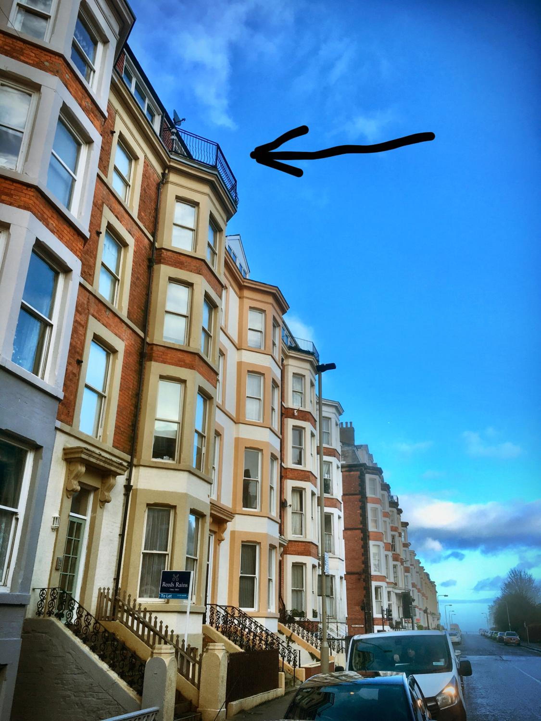 Superb Scarborough Penthouse with Balcony, lift, parking, views view 4
