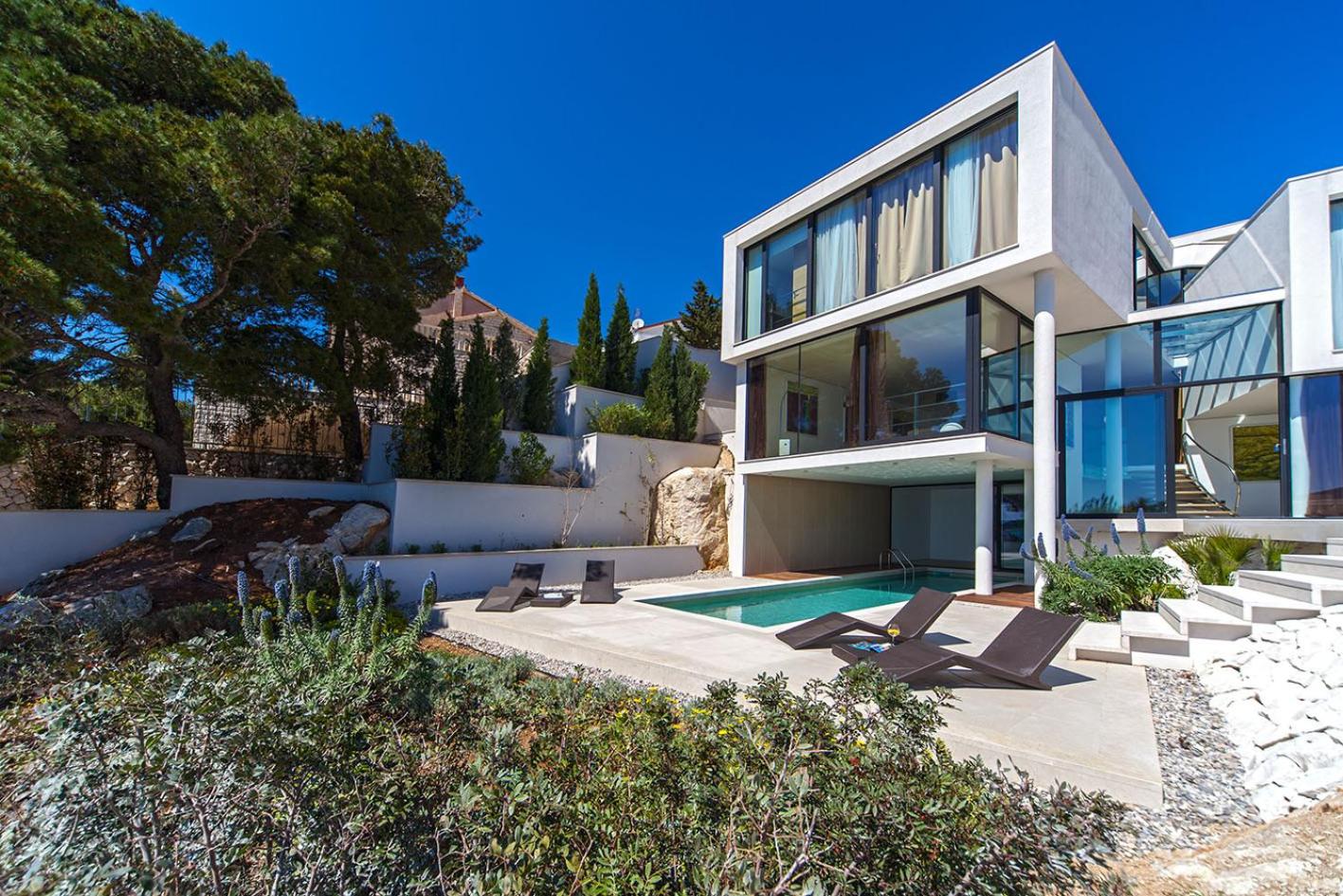 Golden Rays Luxury Villas & Apartments