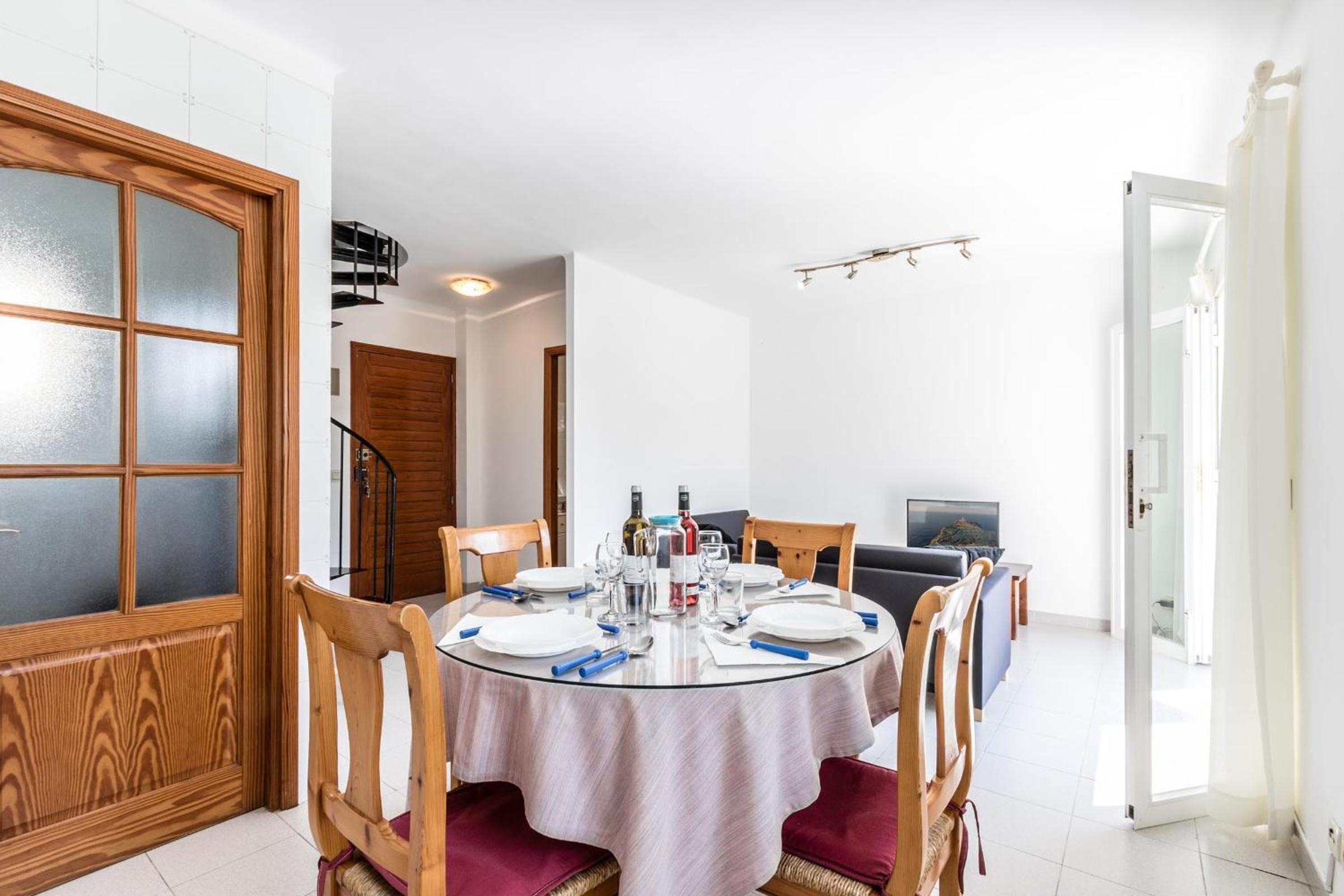Apartment CIPRER en El Port — dining