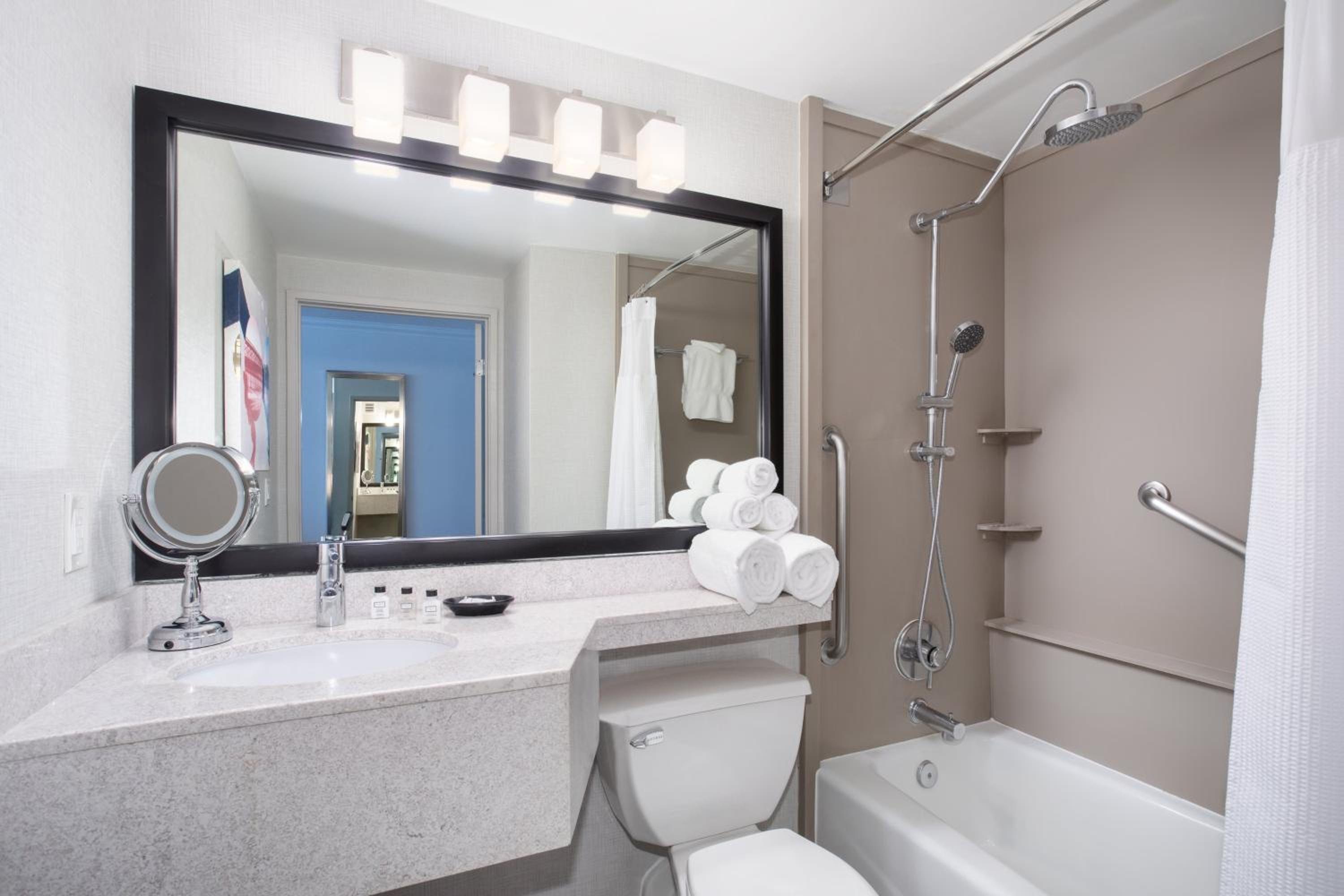 Crowne Plaza Costa Mesa Orange County, an IHG Hotel - Property Image 15