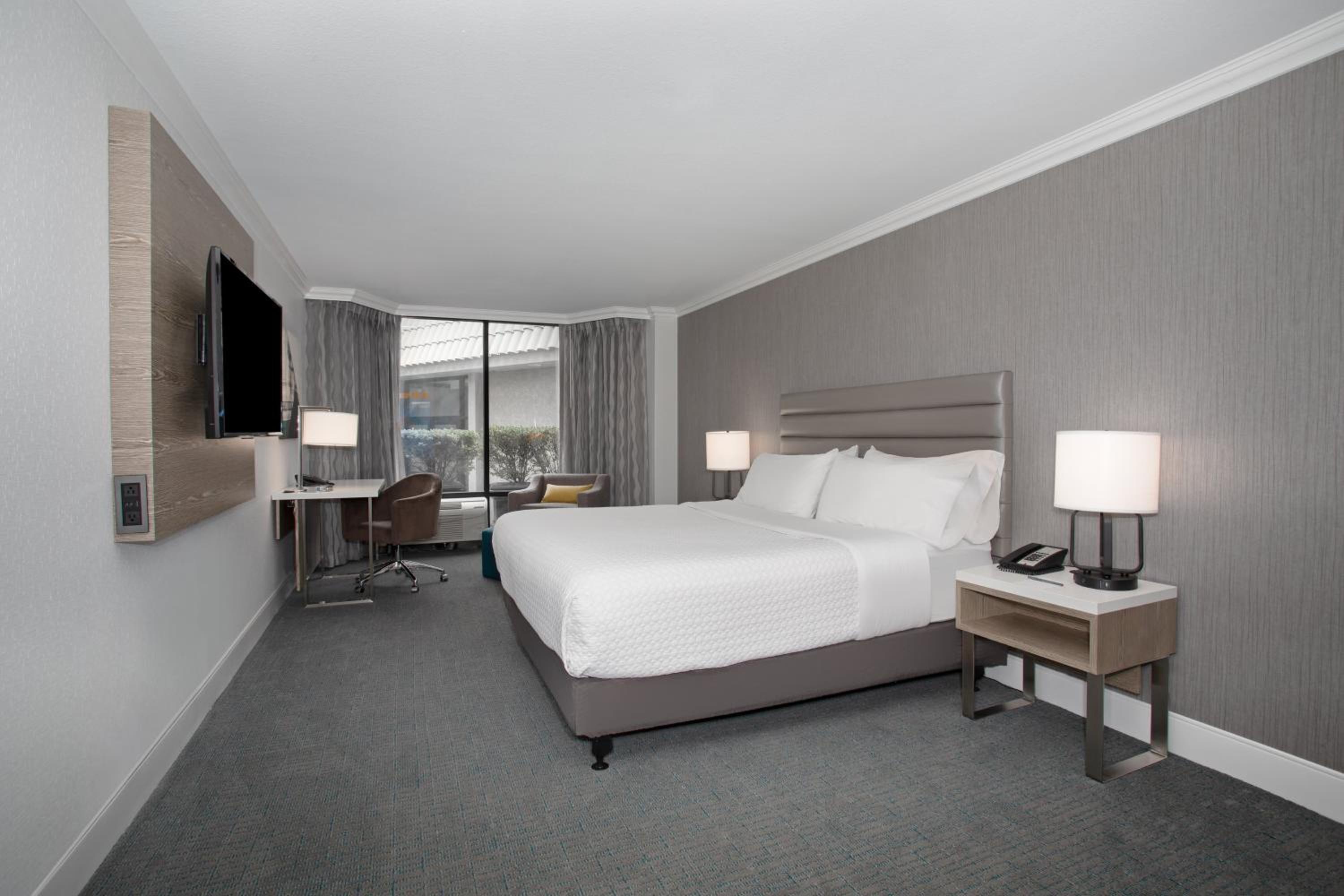 Crowne Plaza Costa Mesa Orange County, an IHG Hotel - Property Image 1