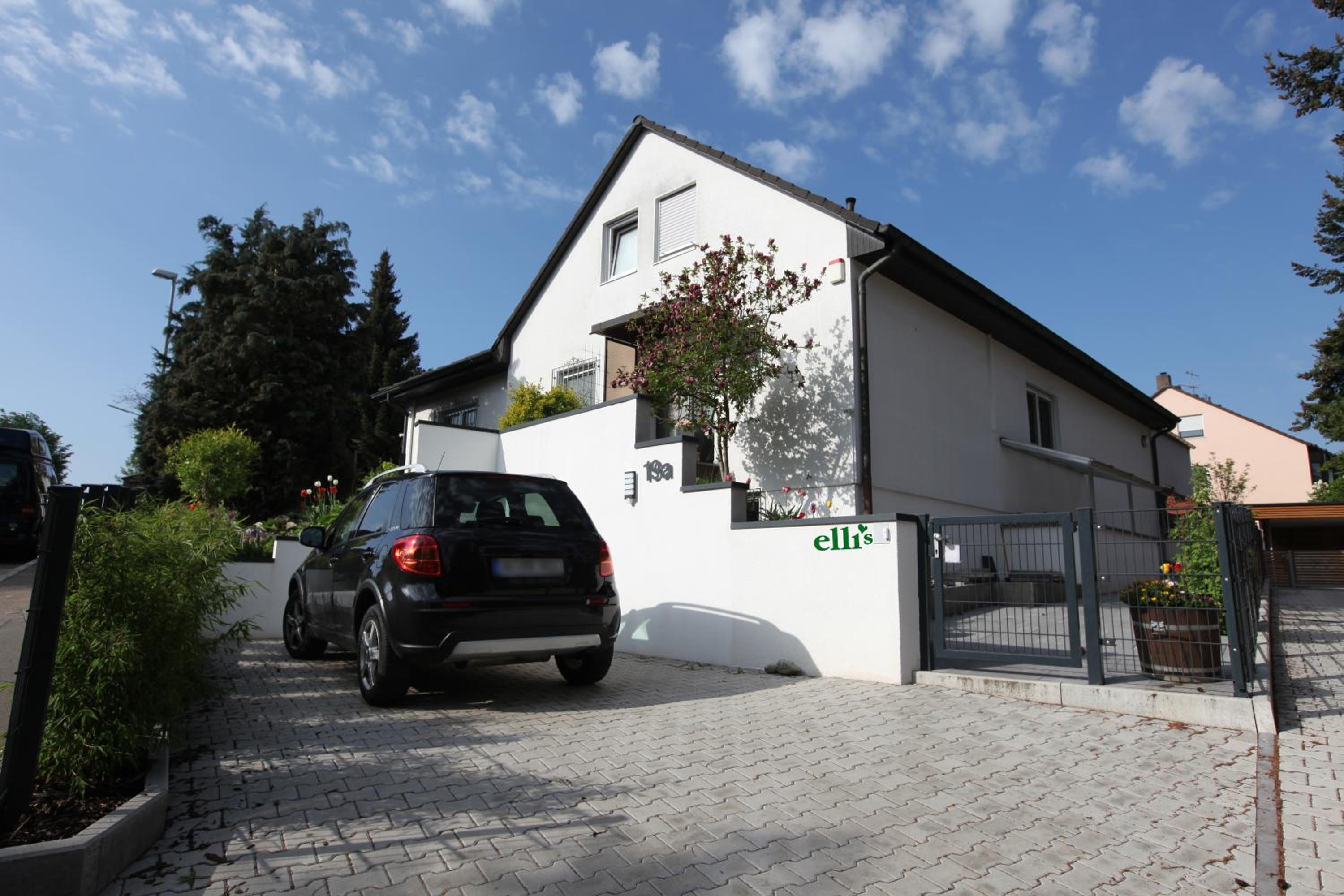 Hotel elli's - Image 1