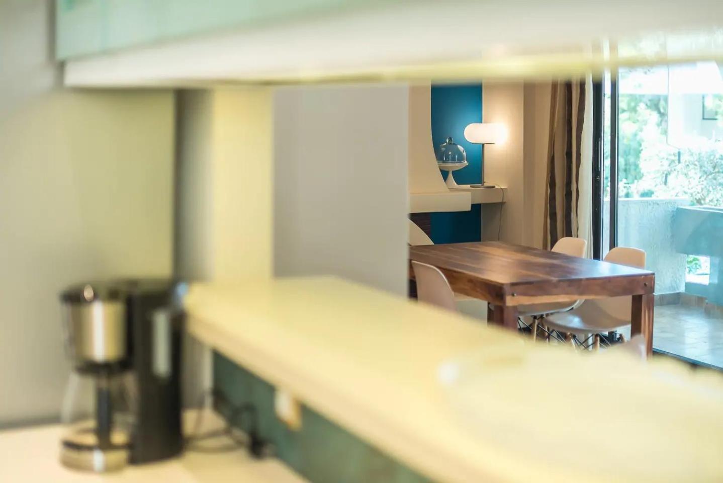 Glyfada Glass-Walled Designed Apt 1Gbps