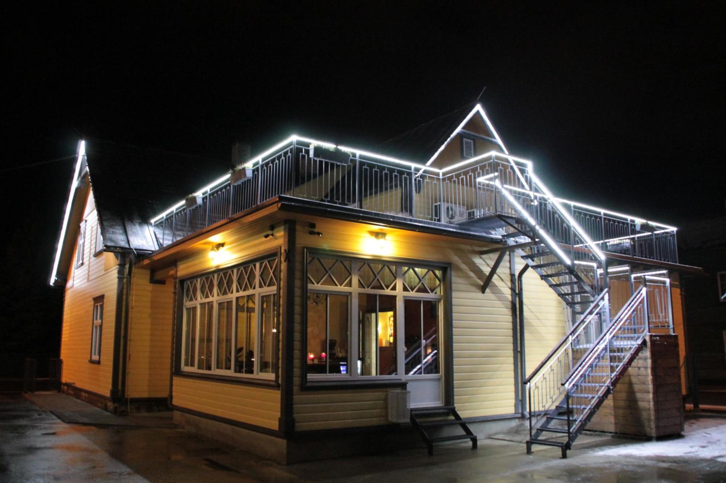 Hotel Embrace Hotel & Apartments - Image 1