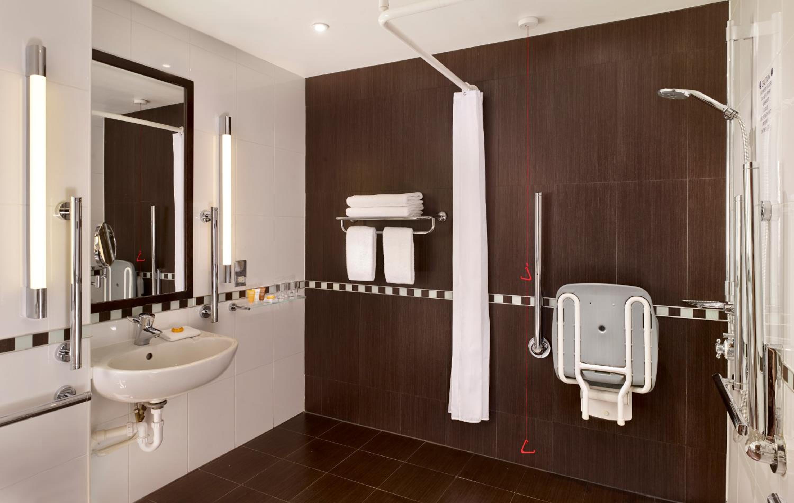 Crawley Vacations - Crowne Plaza London - Gatwick Airport, an IHG Hotel - Property Image 1