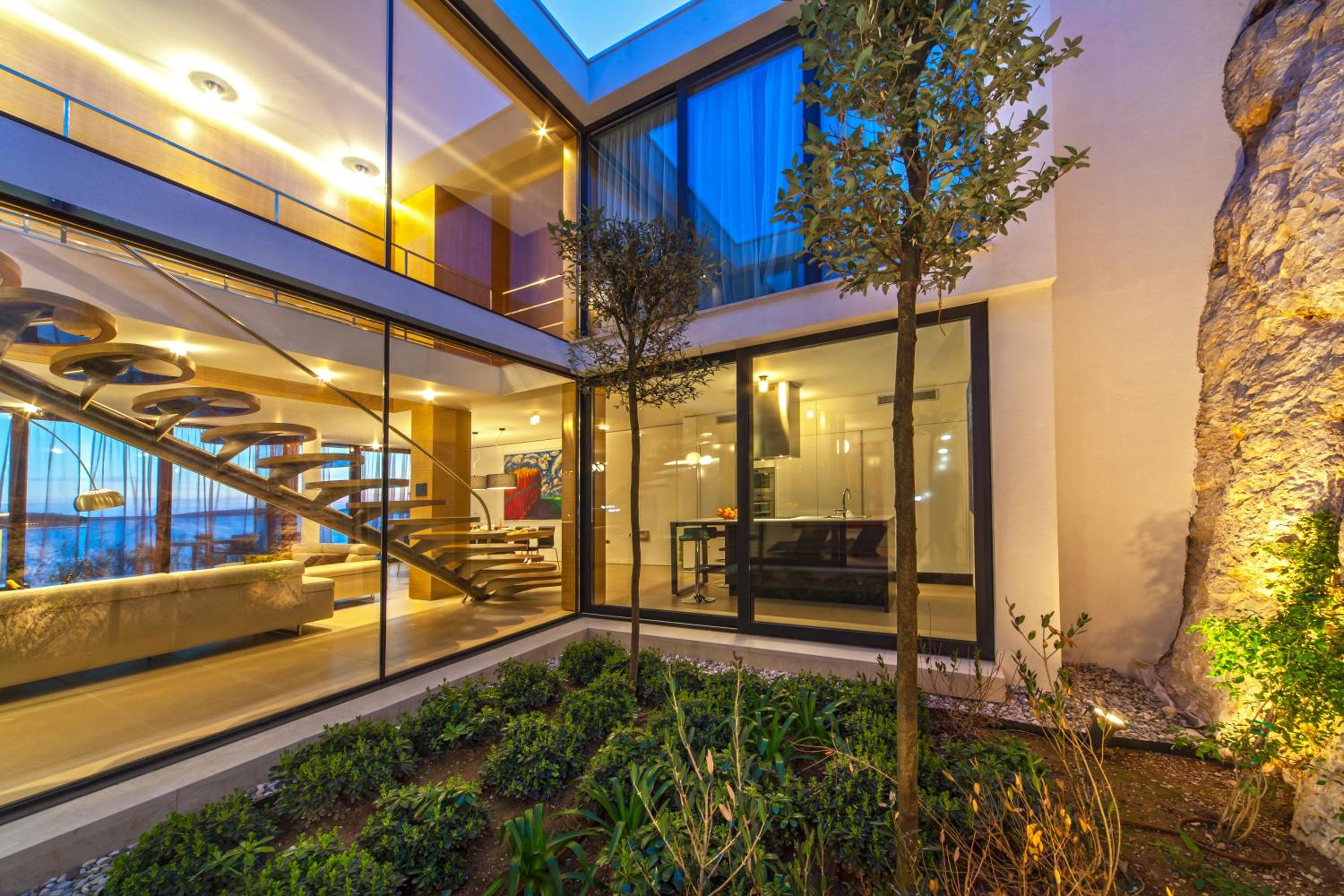 Golden Rays Luxury Villas & Apartments