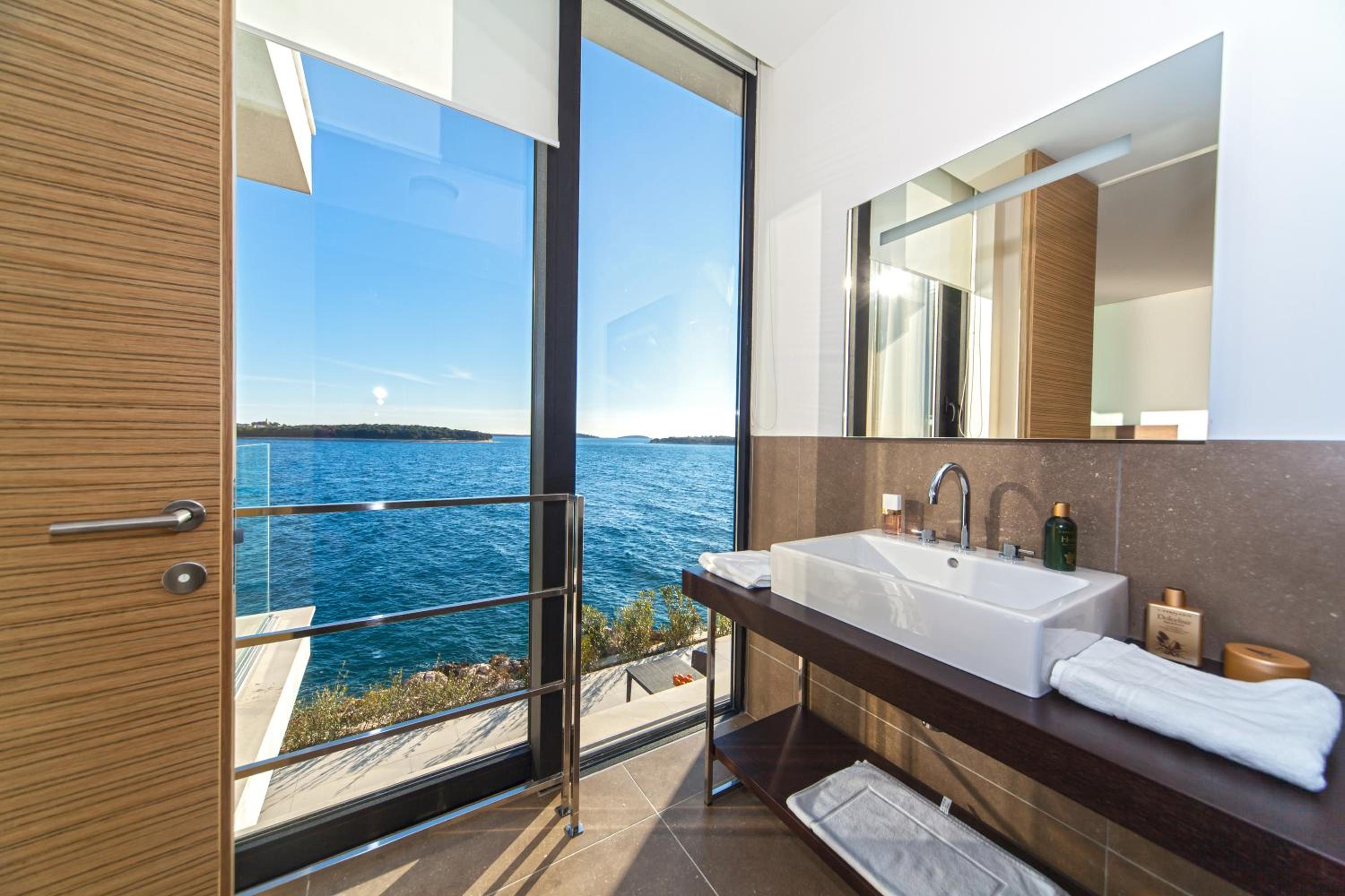 Golden Rays Luxury Villas & Apartments