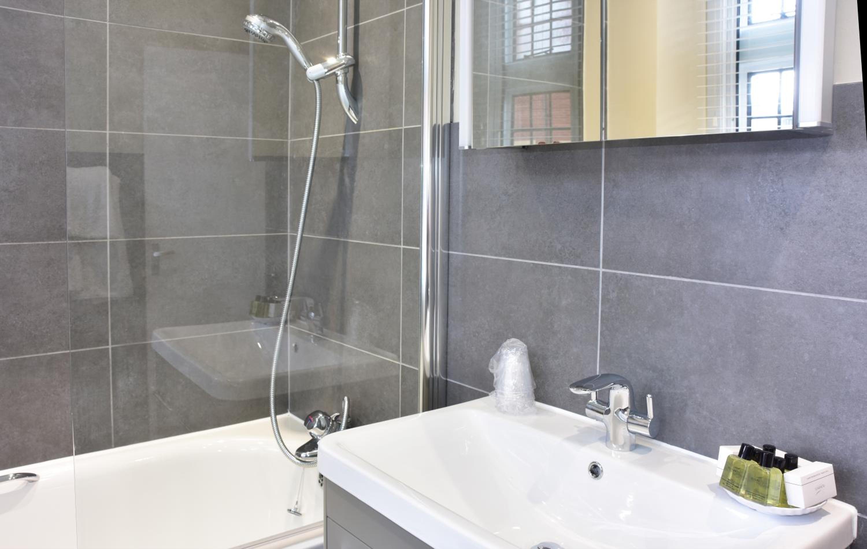 Oxford Vacations - Royal Oxford Hotel - Property Image 33