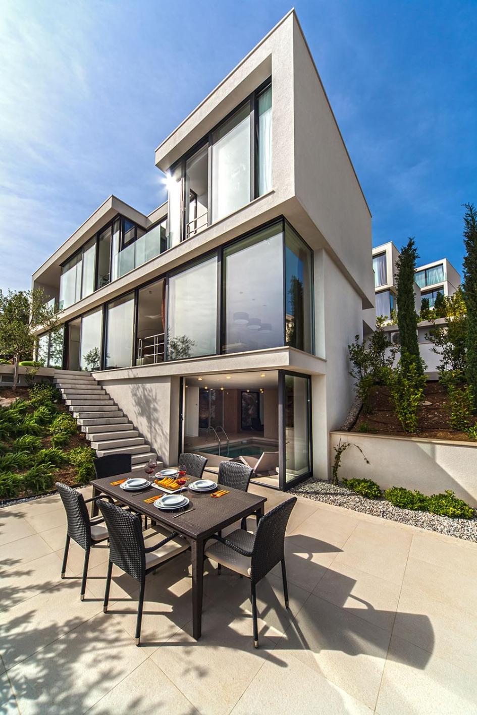 Golden Rays Luxury Villas & Apartments