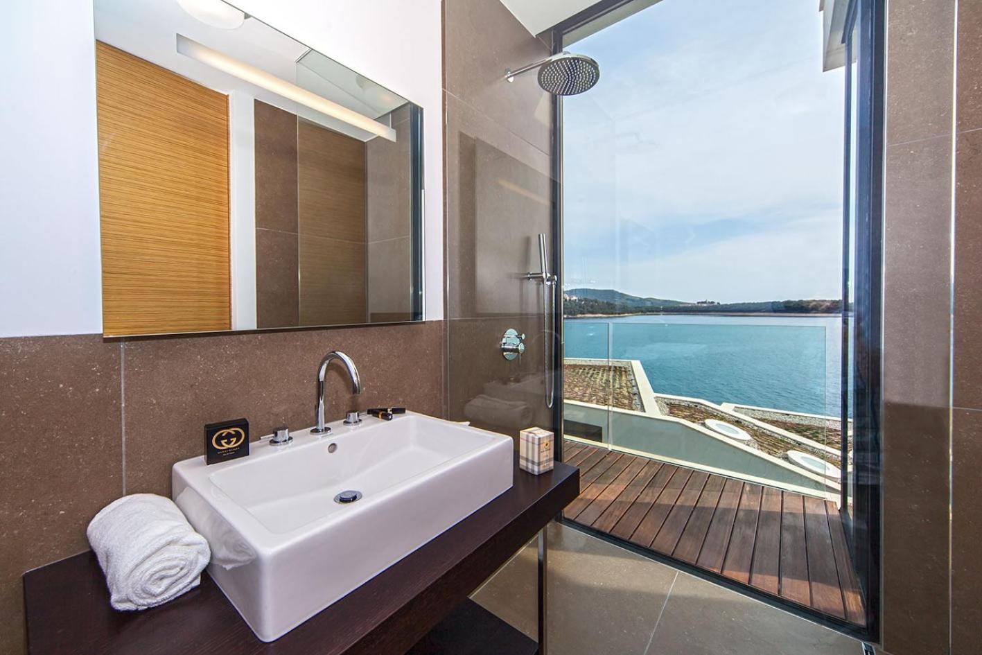 Golden Rays Luxury Villas & Apartments