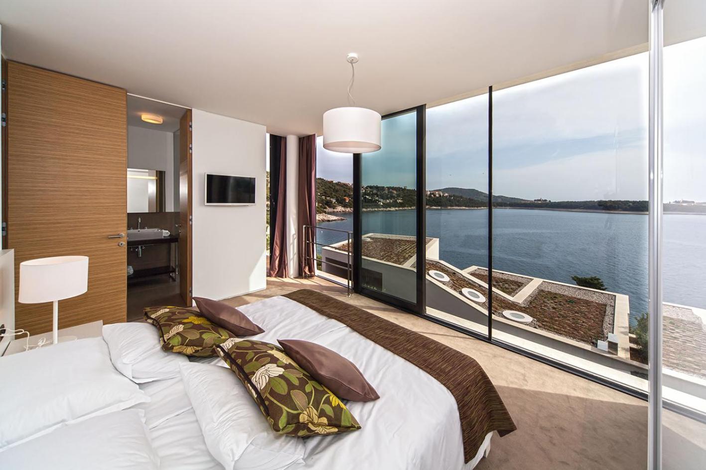 Golden Rays Luxury Villas & Apartments