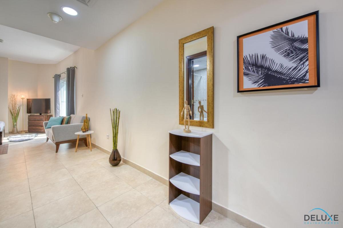 Spotless Studio in Dubai Gate 2 JLT by Deluxe Holiday Homes