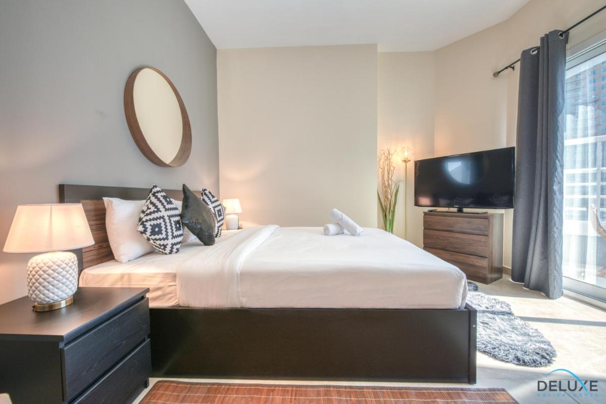 Spotless Studio in Dubai Gate 2 JLT by Deluxe Holiday Homes