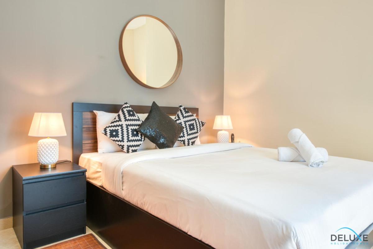 Spotless Studio in Dubai Gate 2 JLT by Deluxe Holiday Homes