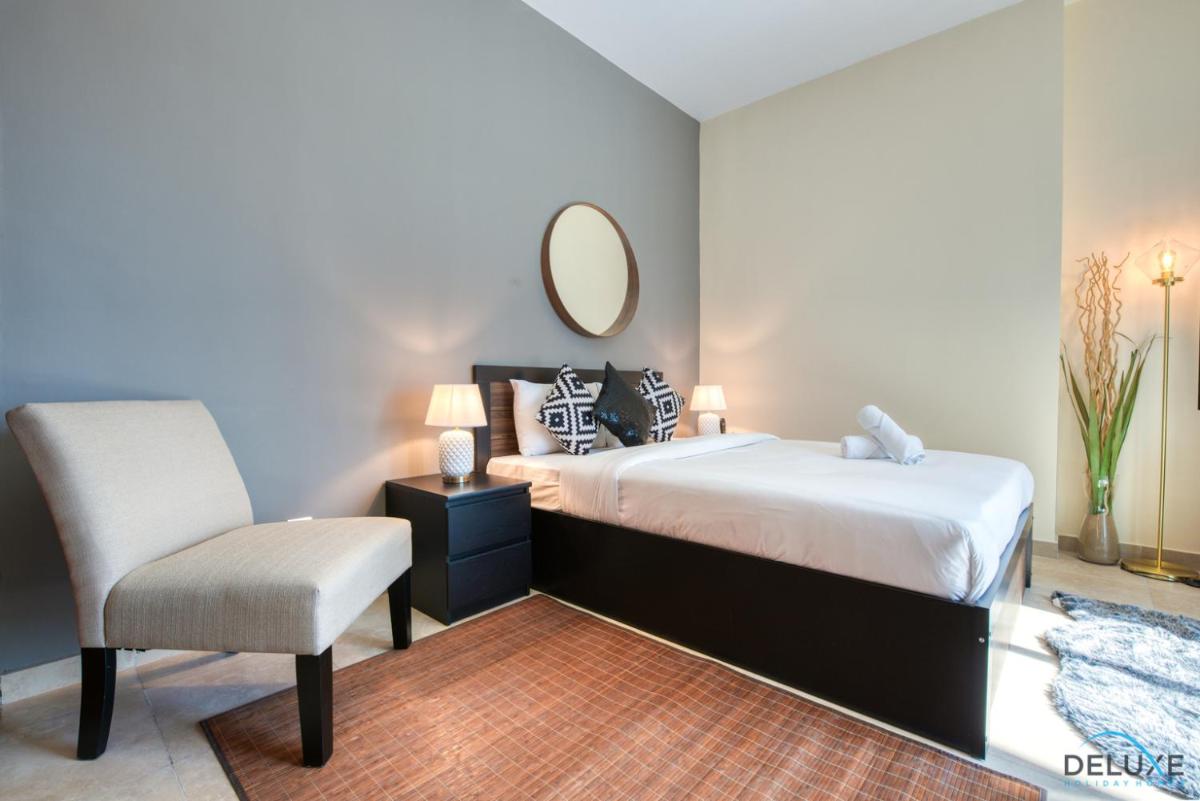 Spotless Studio in Dubai Gate 2 JLT by Deluxe Holiday Homes