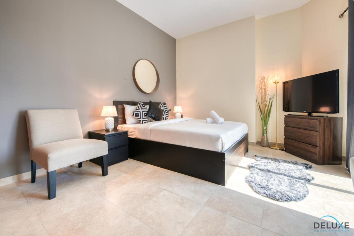 Spotless Studio in Dubai Gate 2 JLT by Deluxe Holiday Homes