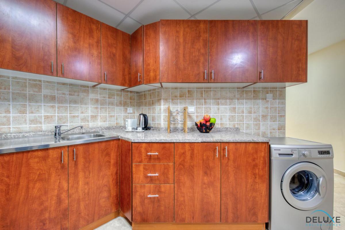 Spotless Studio in Dubai Gate 2 JLT by Deluxe Holiday Homes