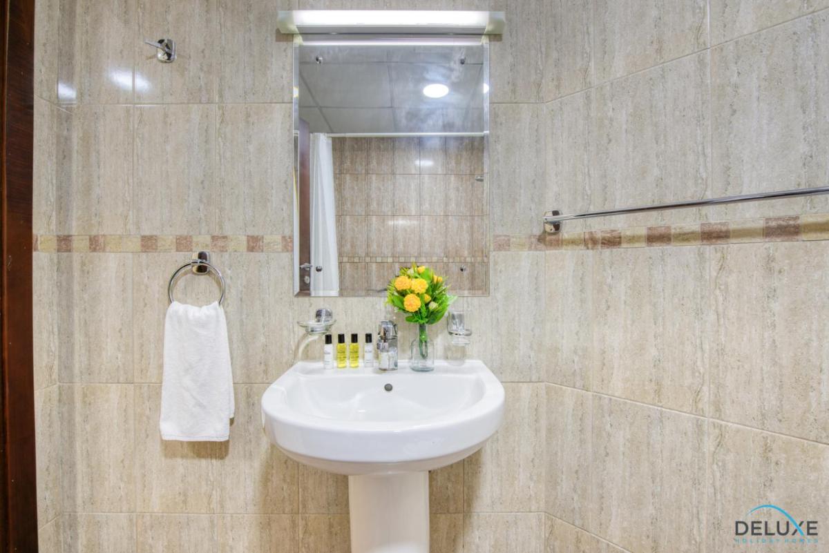 Spotless Studio in Dubai Gate 2 JLT by Deluxe Holiday Homes