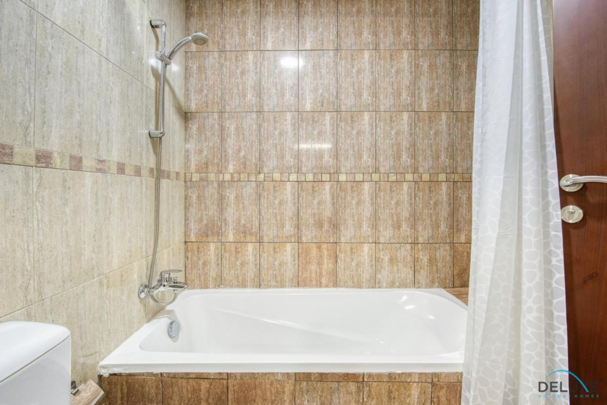 Spotless Studio in Dubai Gate 2 JLT by Deluxe Holiday Homes