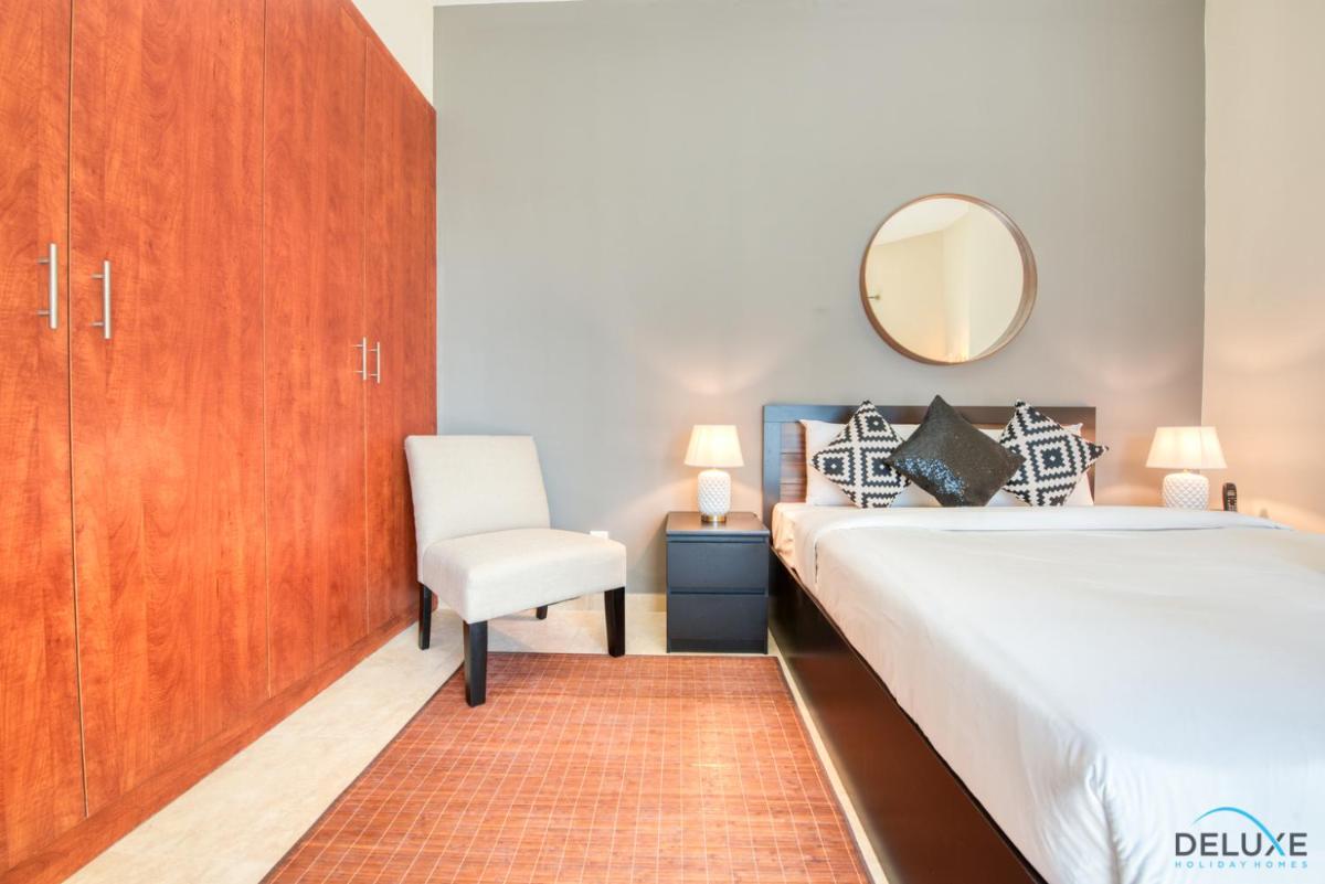 Spotless Studio in Dubai Gate 2 JLT by Deluxe Holiday Homes