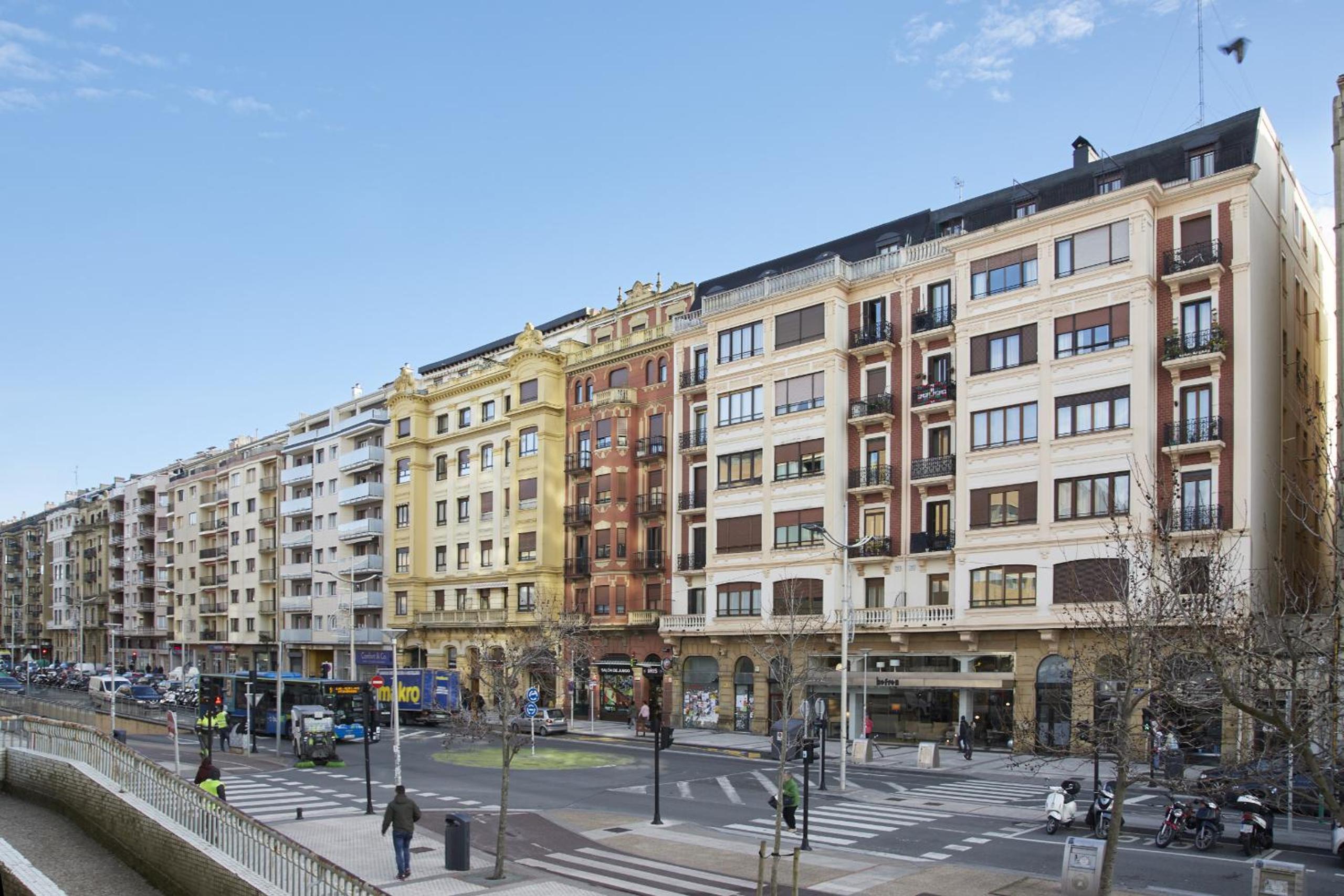 Always Easy I Tabakalera