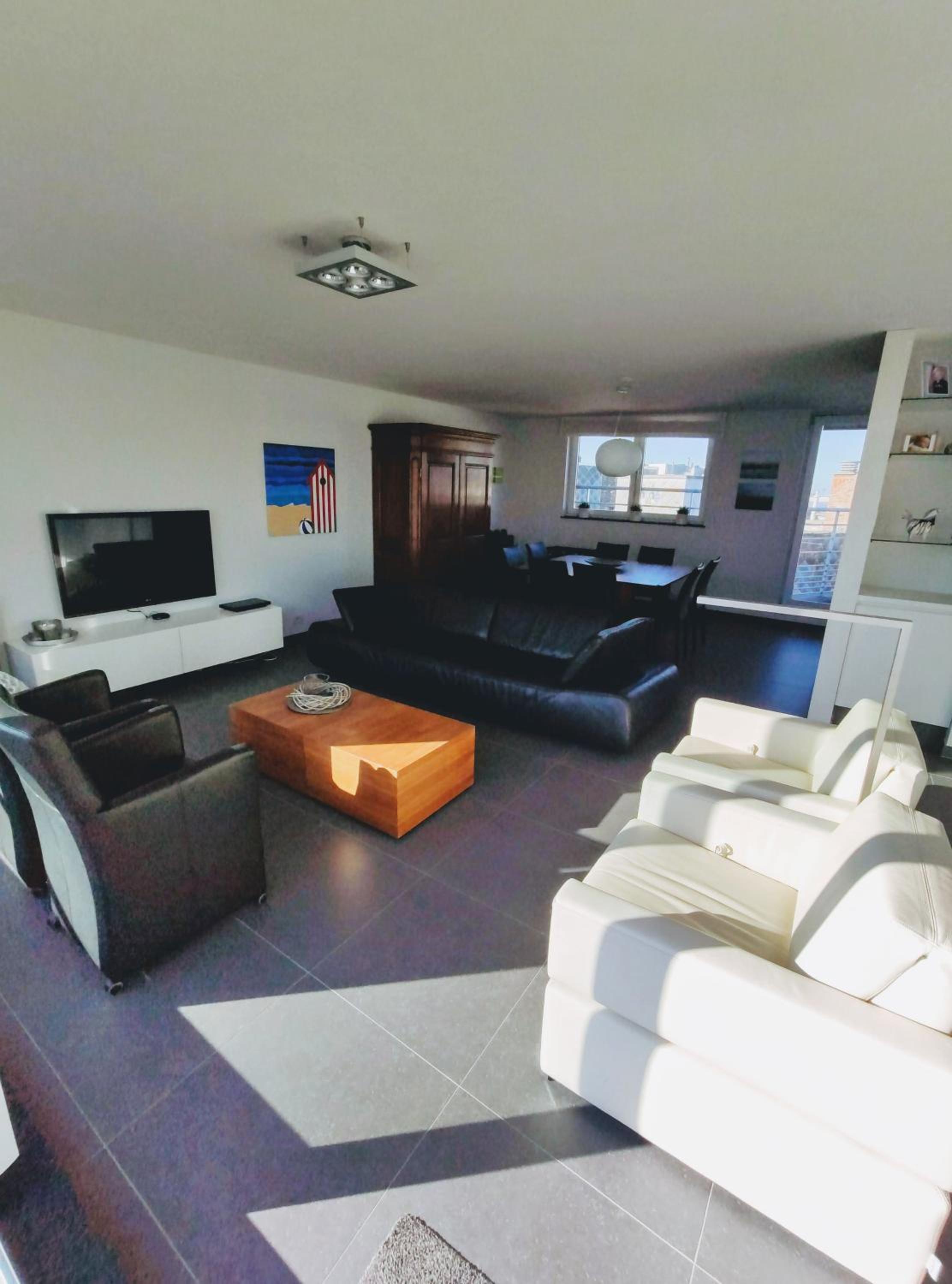 Penthouse met groot terras Oostende view 3